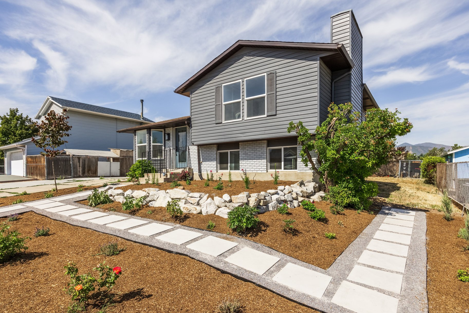 WEST HILLS - Residential