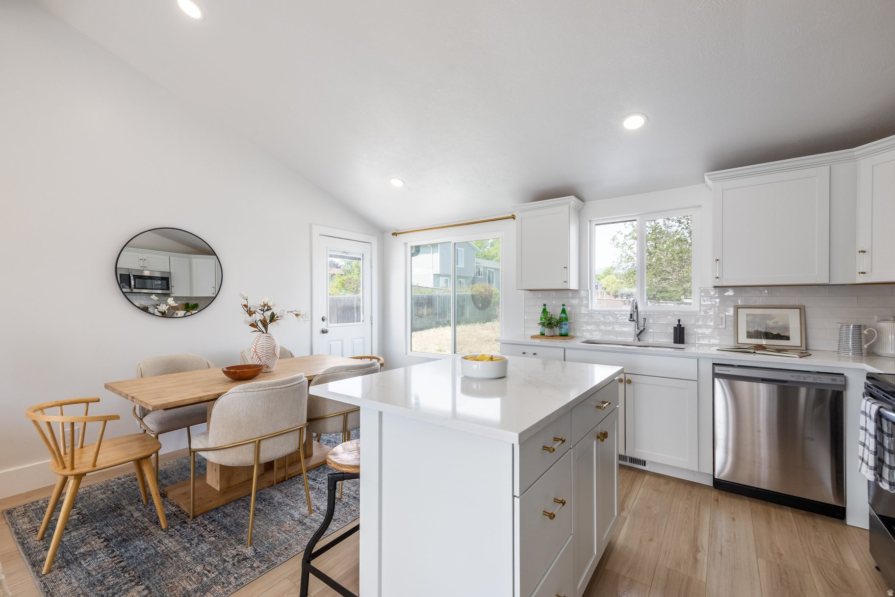 WEST HILLS - Residential