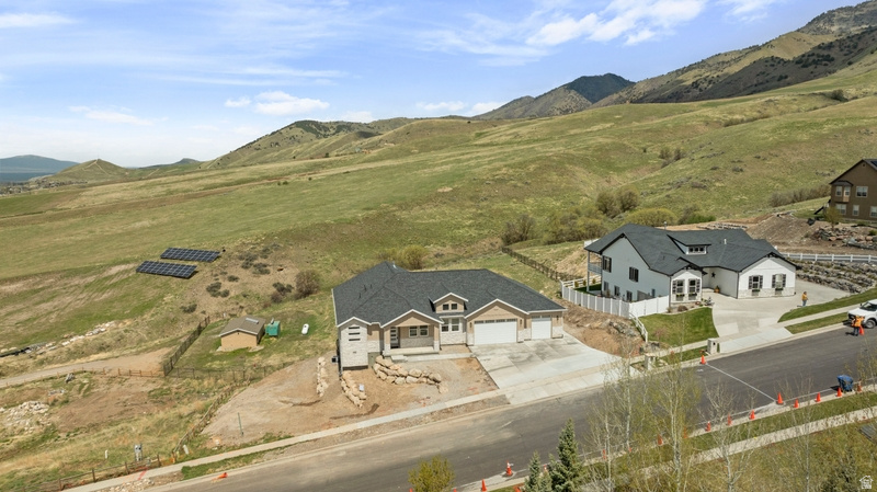 BONNEVILLE TRAIL - Residential