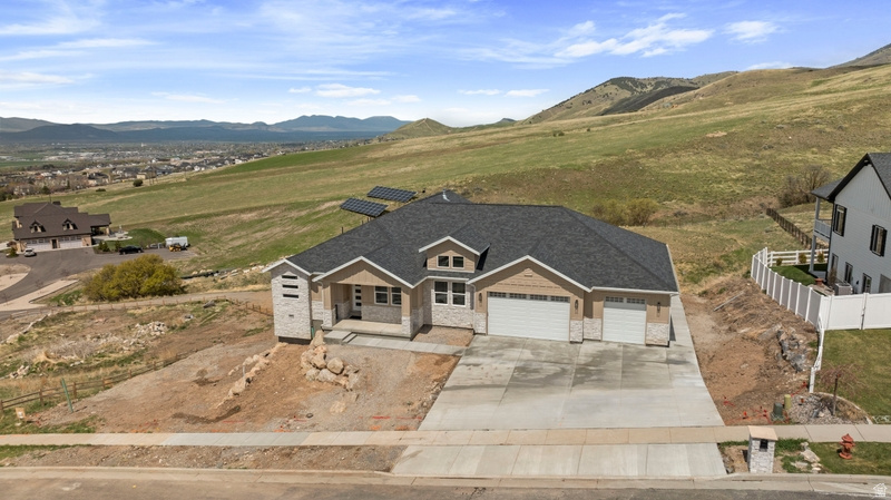 BONNEVILLE TRAIL - Residential