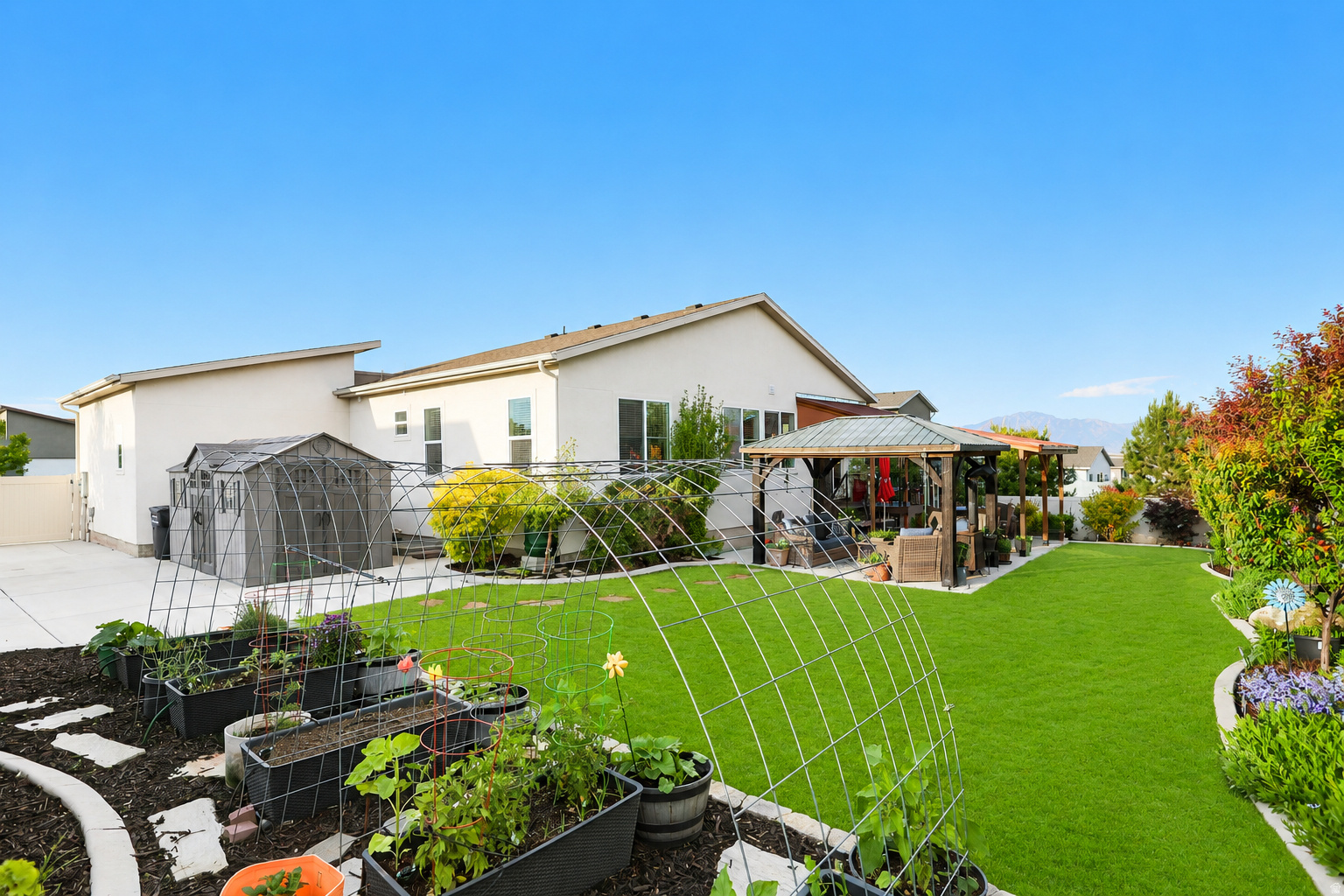 ENGLEFIELD HEIGHTS - Residential