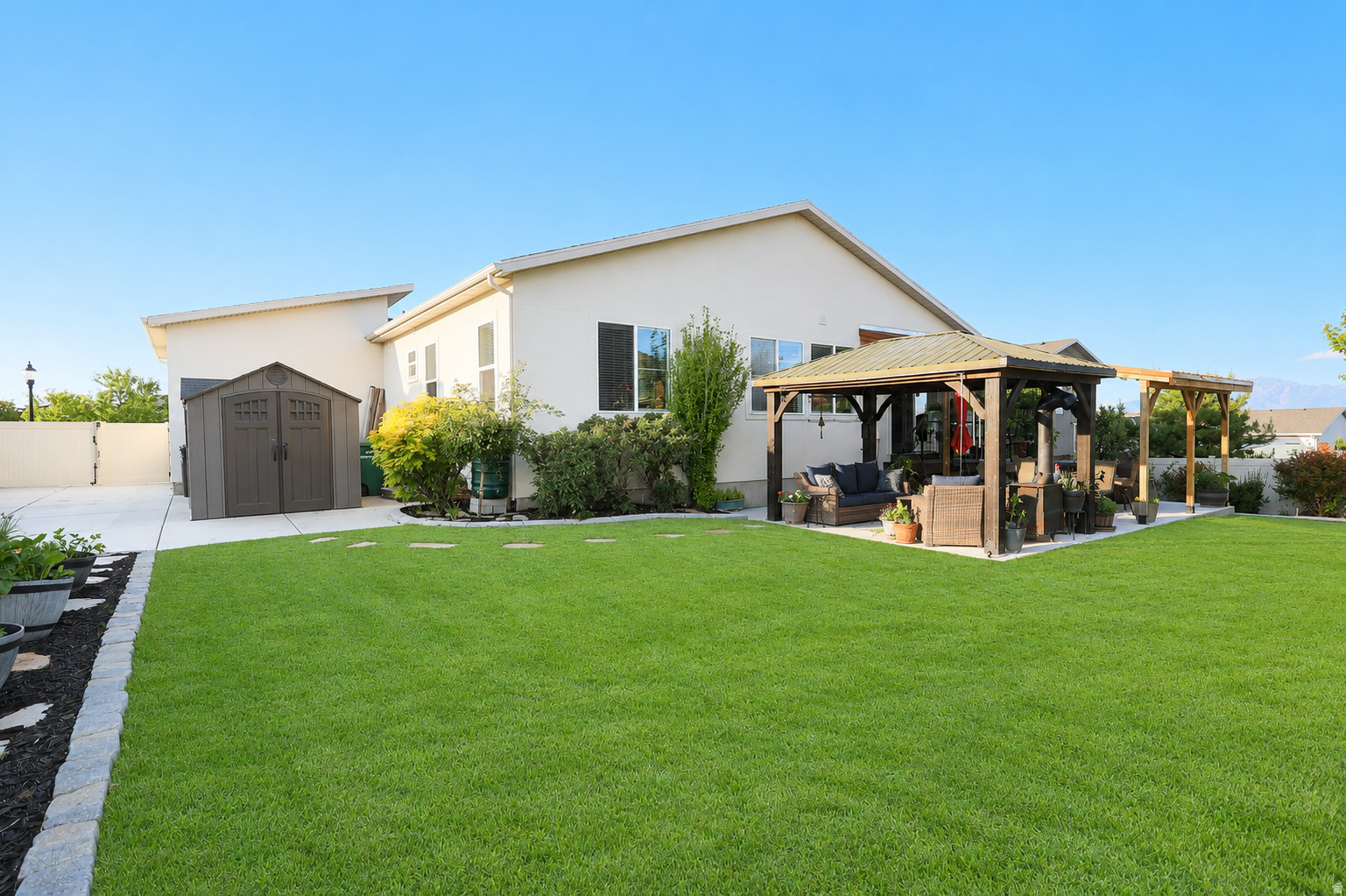 ENGLEFIELD HEIGHTS - Residential