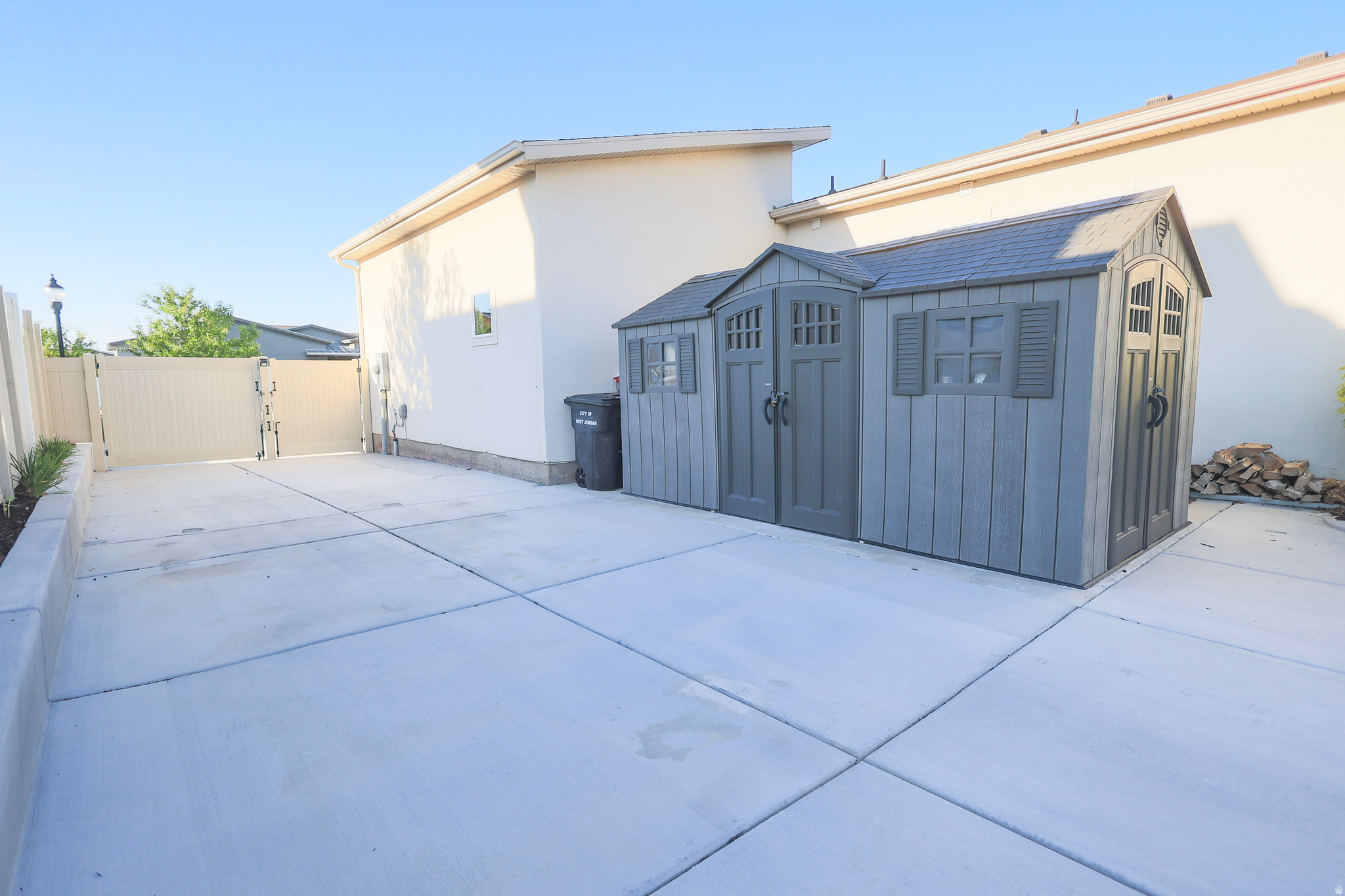 ENGLEFIELD HEIGHTS - Residential