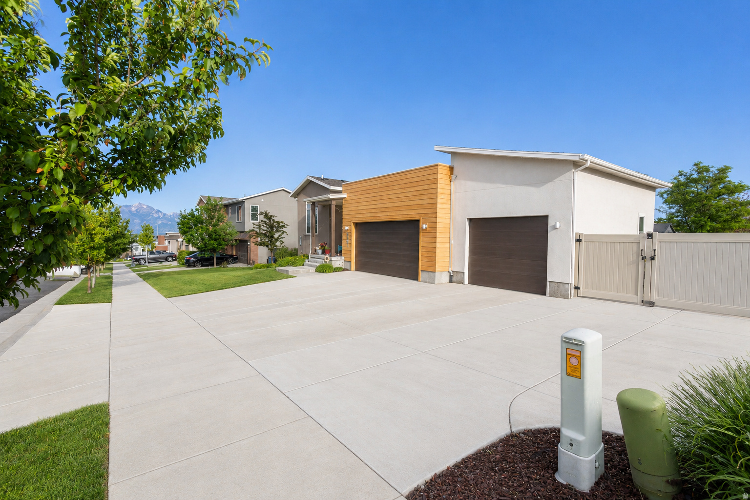 ENGLEFIELD HEIGHTS - Residential
