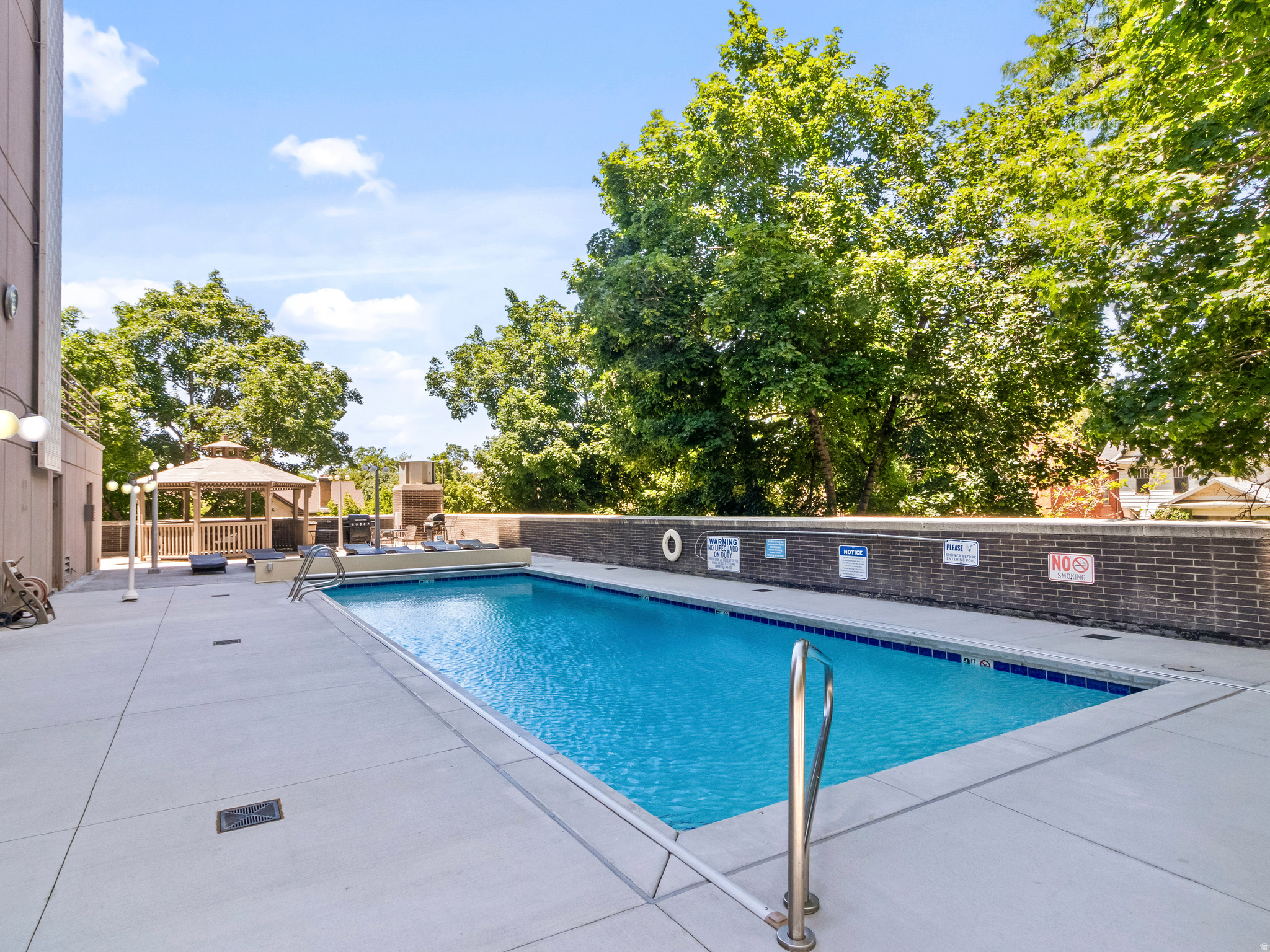BONNEVILLE TOWER - Residential