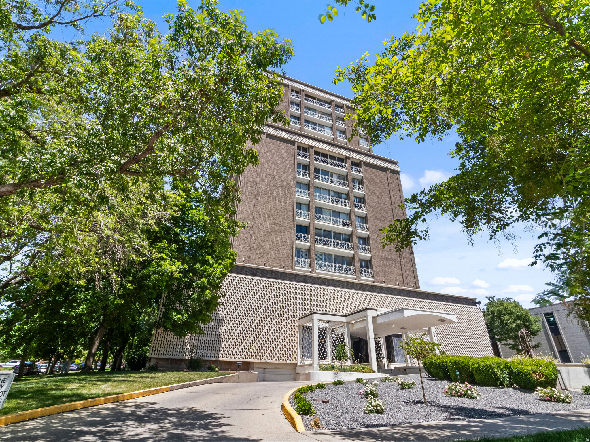 BONNEVILLE TOWER - Residential