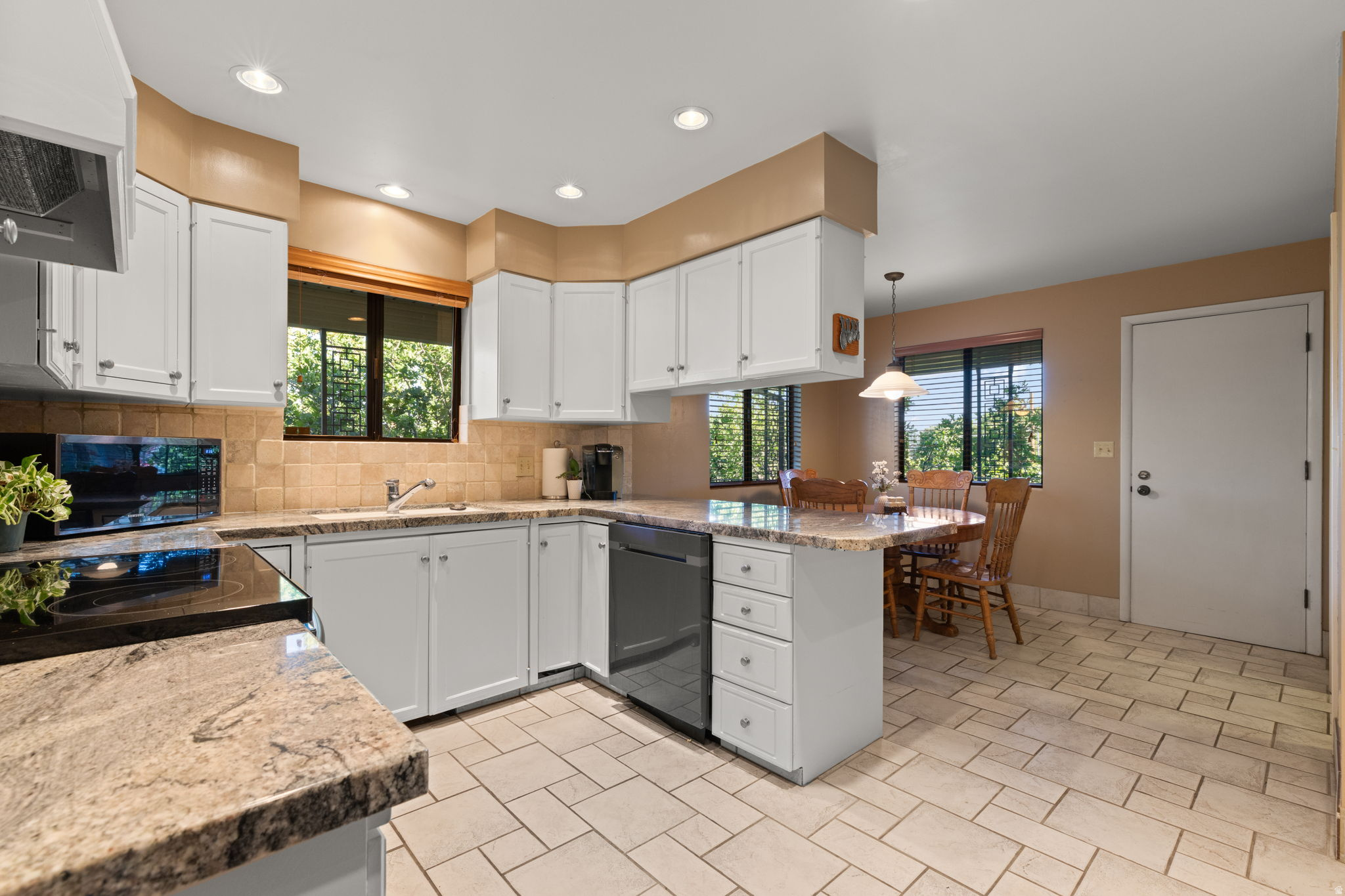 SUNSET OAKS - Residential