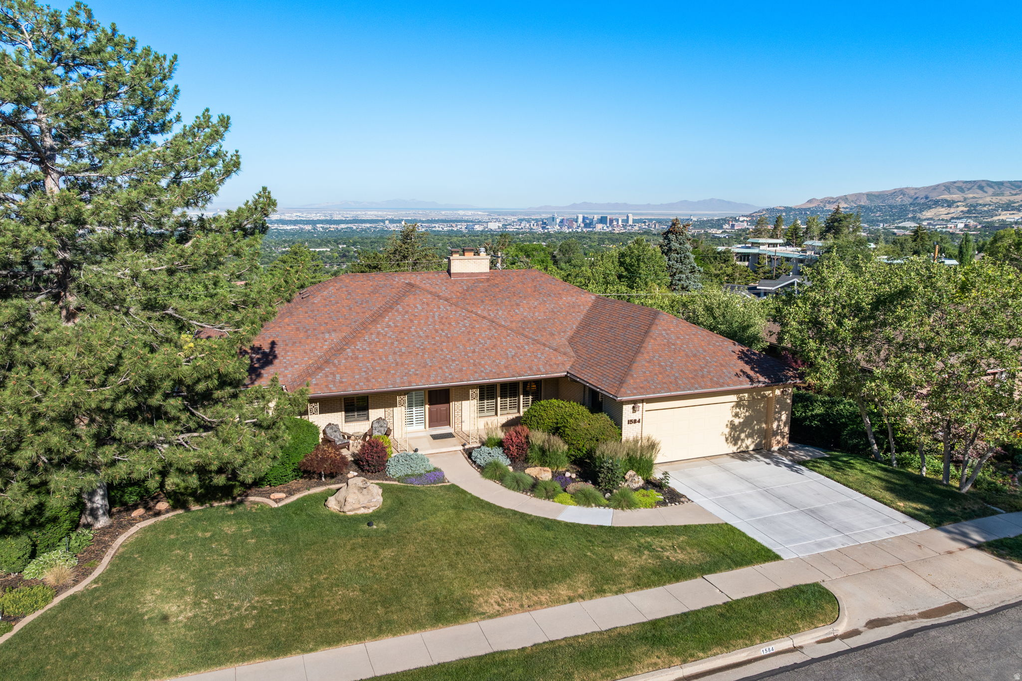 SUNSET OAKS - Residential