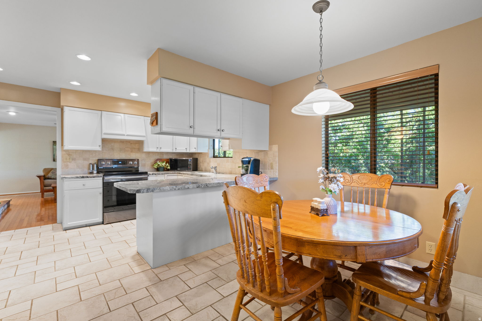 SUNSET OAKS - Residential