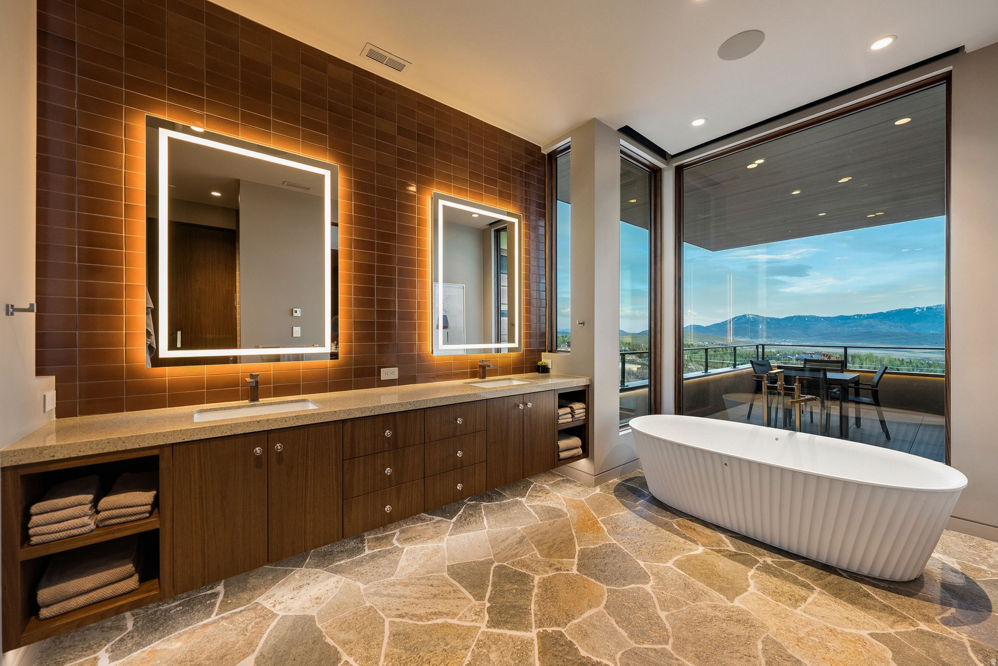 PROMONTORY - Residential