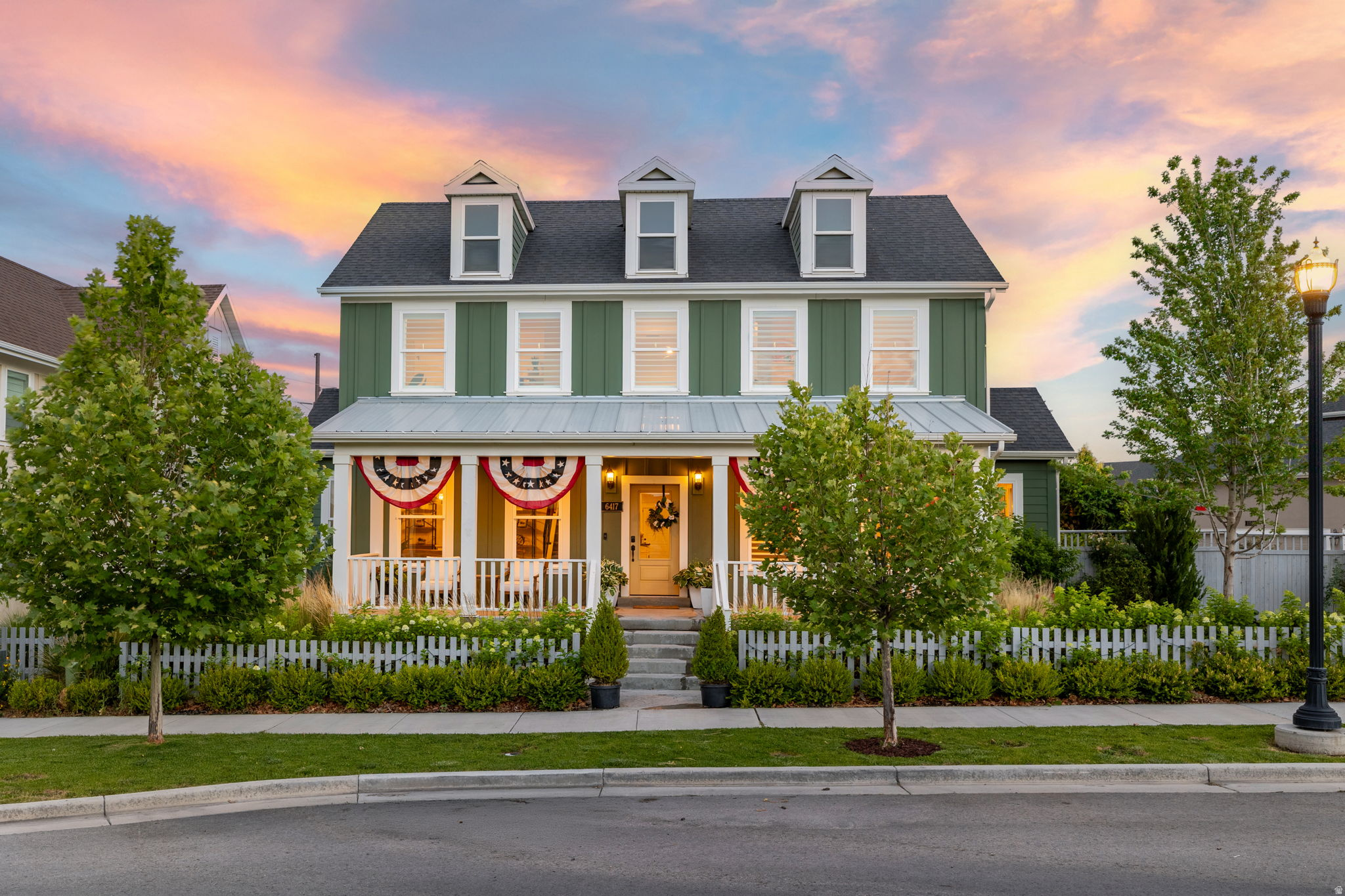 Stunning Daybreak entertainer's home featuring master suite on main & breathtaking rare mature landscaping-a true garden oasis. Perfect for entertaining & outdoor gatherings. Unfinished basement ready to build equity.Priced for quick sale!