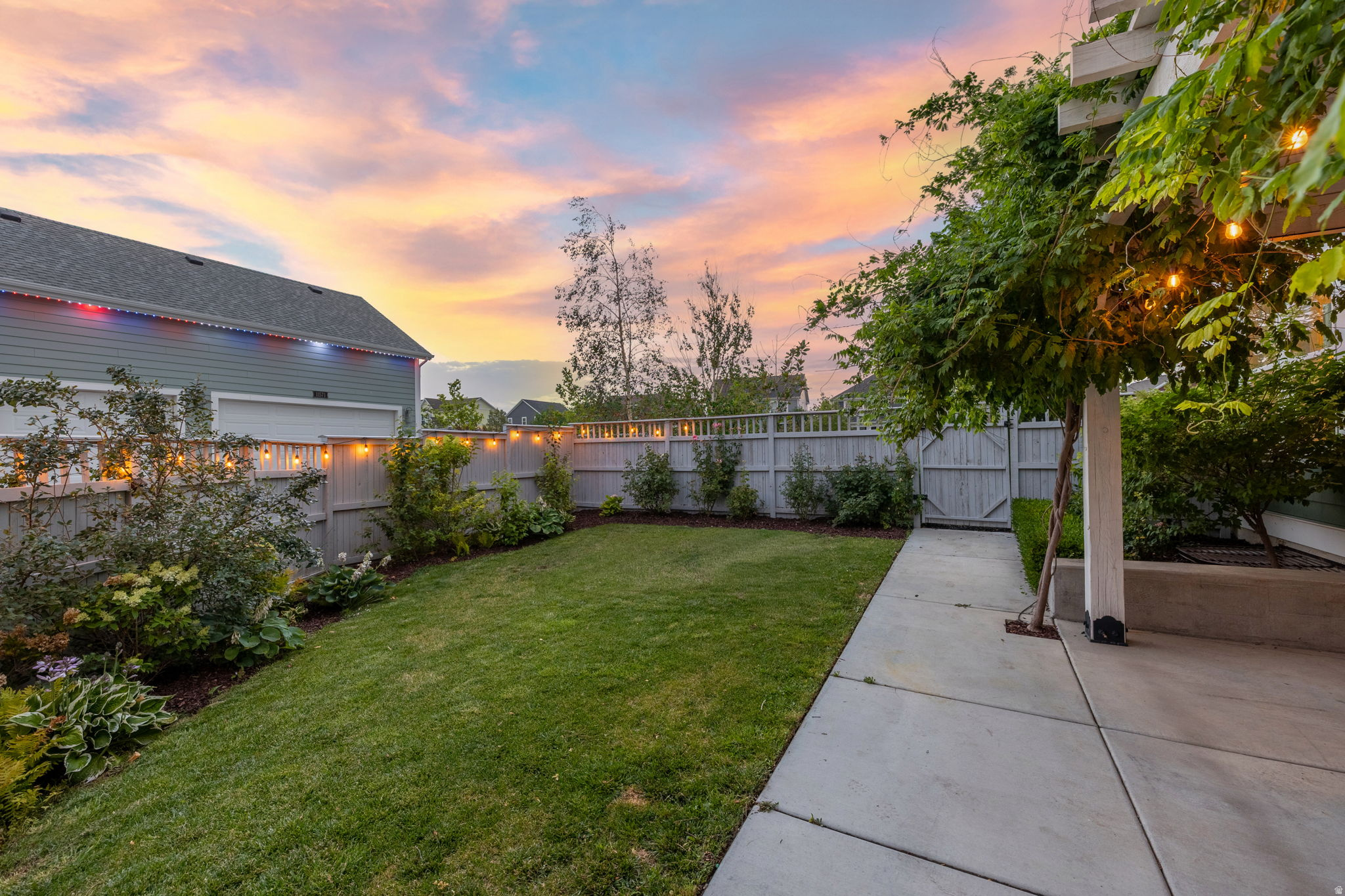 DAYBREAK - Residential