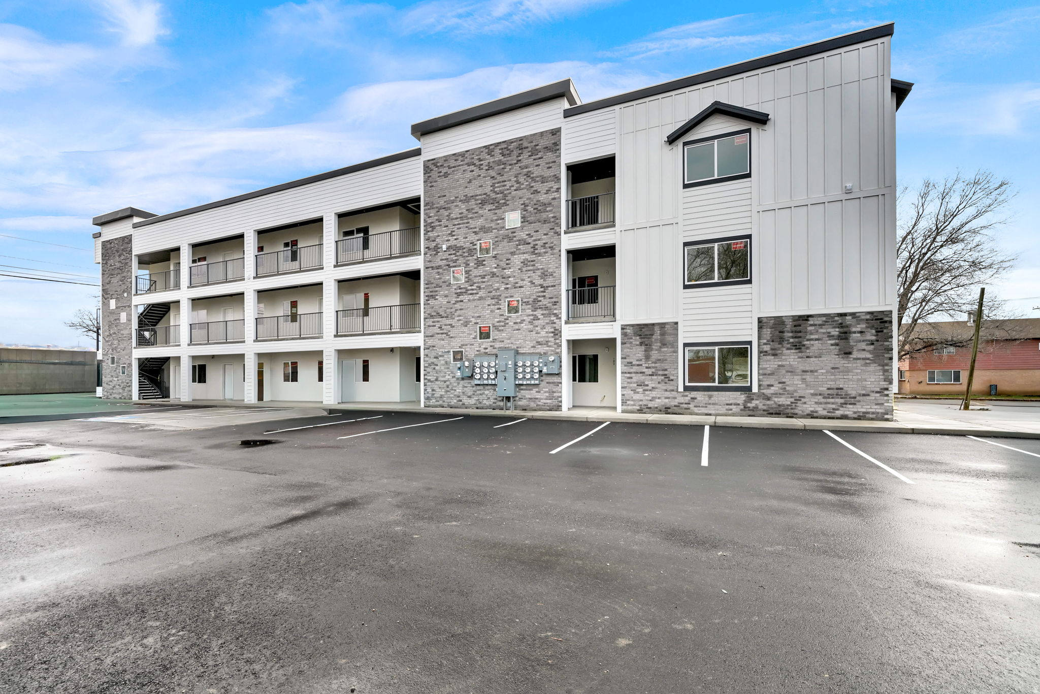 Now is your chance to invest in the growing city of Sunset. Brand New 18 unit apartment building. 6 2 bed, 1 bath. 12 1 bed, 1 bath. NOI projected at $278, 052. 6% cap rate.   Modern units with granite counter-tops and lvp flooring. Laundry room in all units. All separately metered. 15 of 18 units rented as of 5/14/2026.