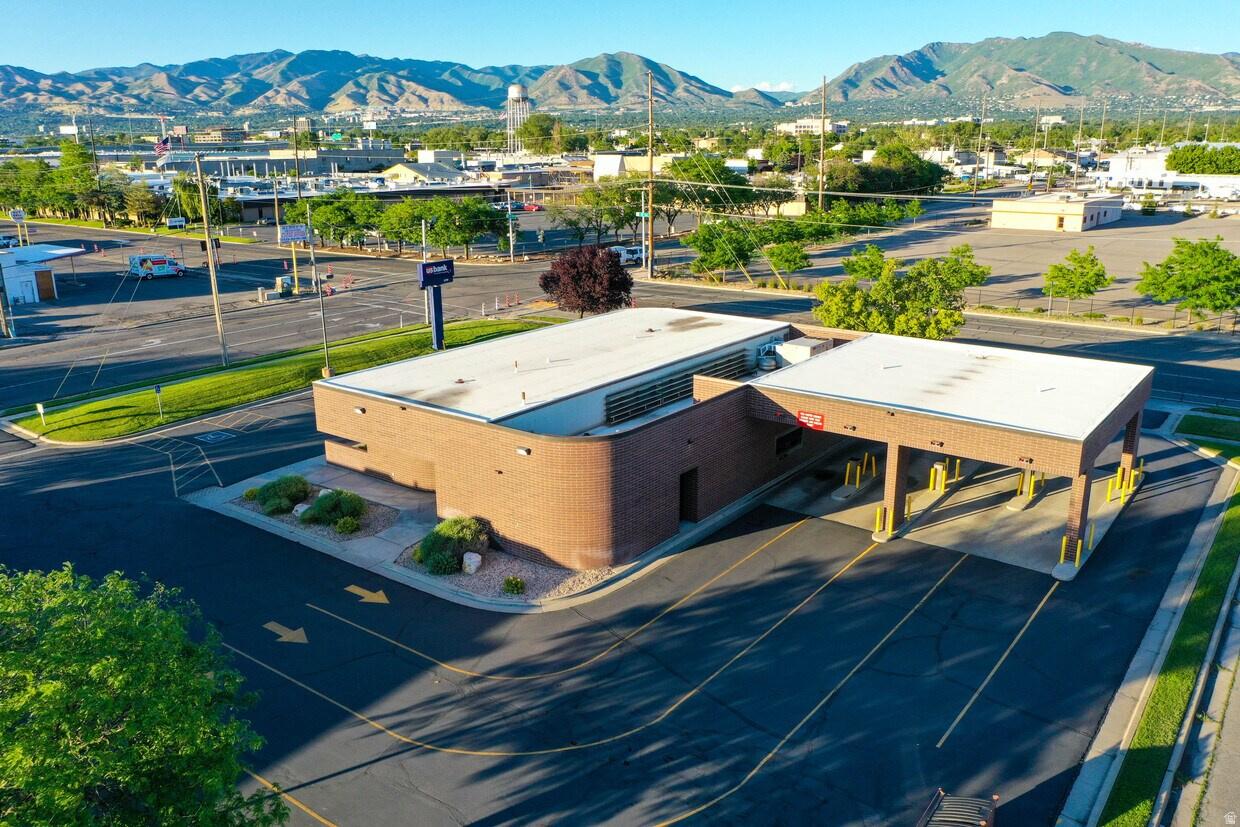 This is a great opportunity to acquire an owner occupied or investment building. Incredible location with a drive through on a hard signaled corner. This area, particularly on 300W, is a growth location with a lot of continued development and redevelopment. The location has great deposits for the Bank. The building is 3,250 SQ FT and has a large .82 acre lot. This site is just off I-80 and I-15, minutes to downtown Salt Lake City, the new SLC International Airport, and about 45 minutes to the ski areas. This location services newly constructed multi family buildings to numerous mixed use businesses.