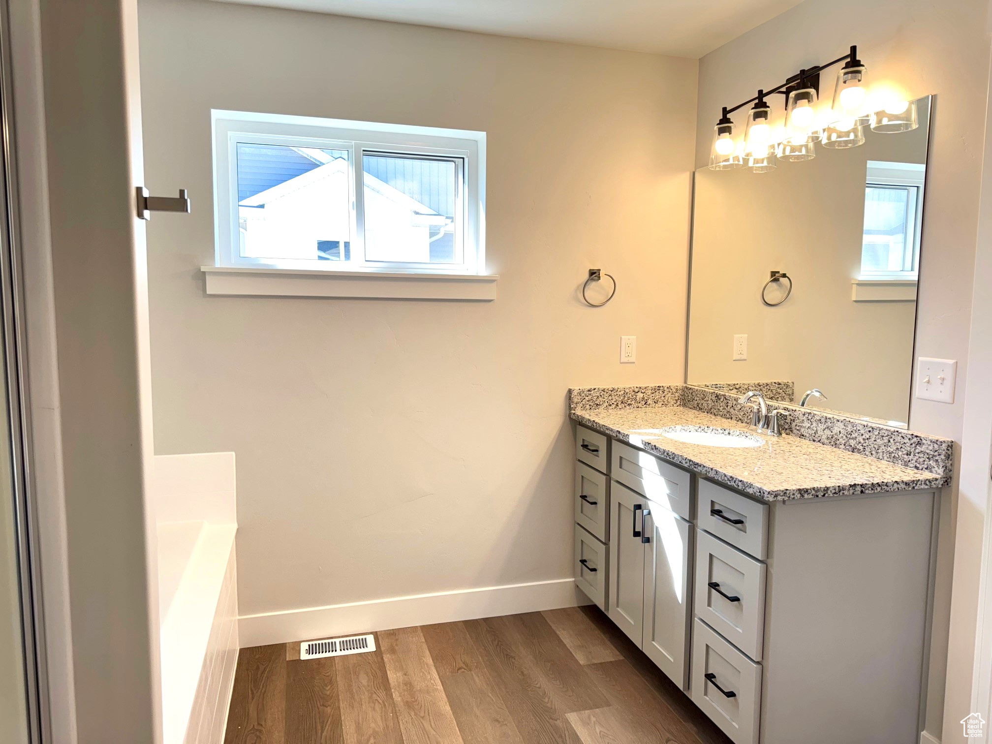 BEAR LAKE ESCAPE - Residential