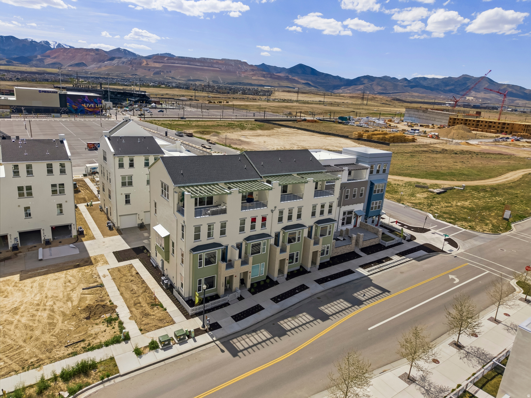 DOWNTOWN DAYBREAK - Residential