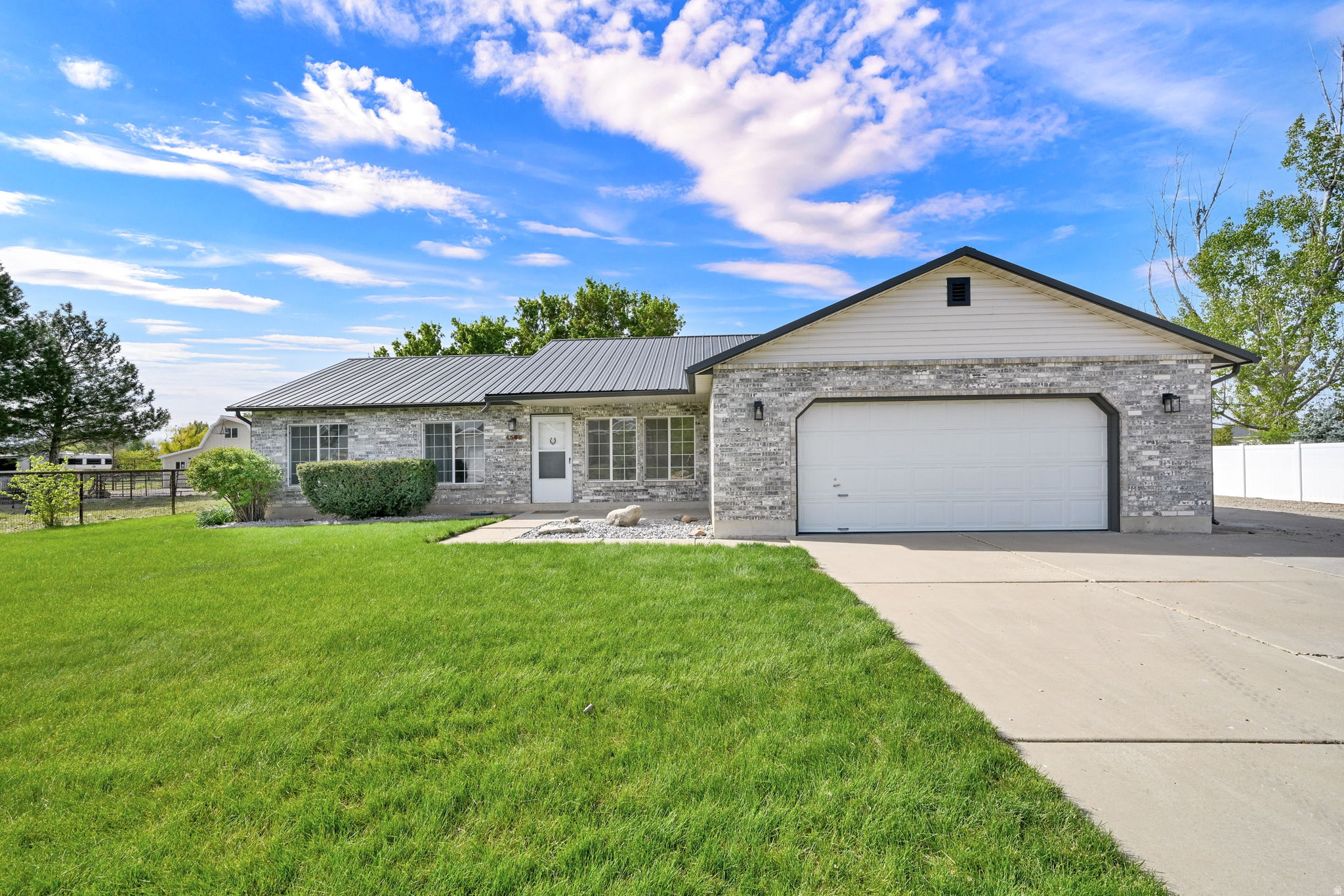 TOTALLY UPGRADED, NEW FURNACE, CENTRAL AIR, TANKLESS WATER HEATER, QUARTZ, PAINT, FLOORING, LIGHT FIXTURES, PIPE RAIL FENCING ALL AROUN PASTURE AND MUCH MORE.  OWNER/AGENT.
