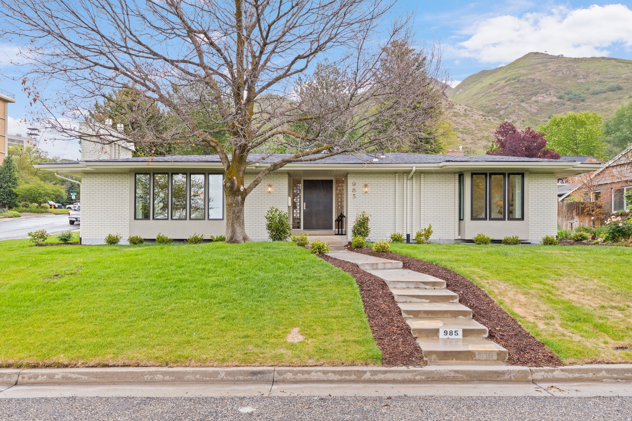 OAK HILLS - Residential