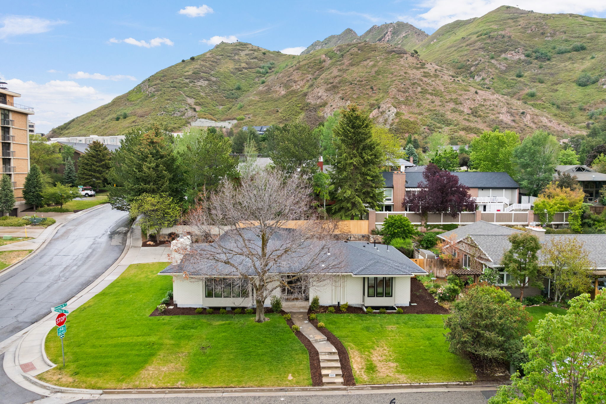 OAK HILLS - Residential