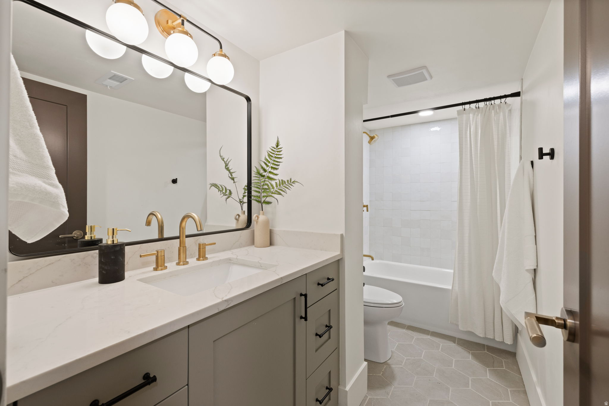 OAK HILLS - Residential