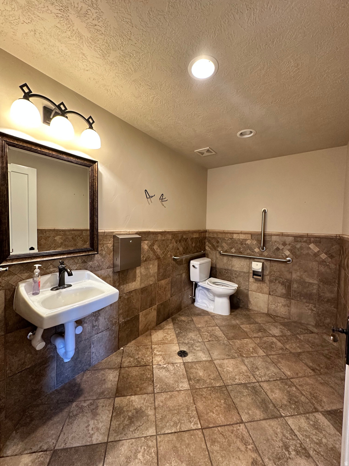 HIGHLAND - Commercial Lease