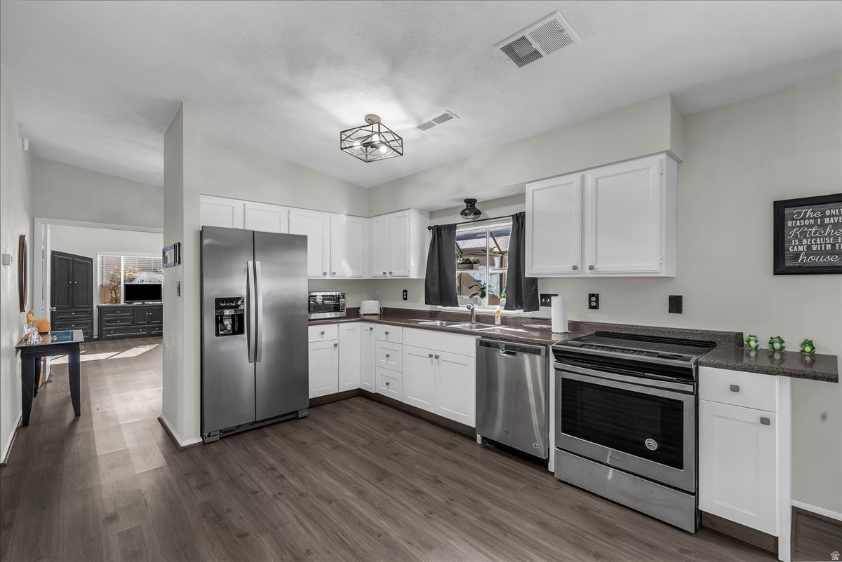 Fully remodeled and move in ready! This single level home offers modern finishes and a bright, open feel with soaring vaulted ceilings. Thoughtfully updated throughout. Ideally located near schools, shopping, parks, restaurants and everyday amenities. HOA amenities include clubhouse, pool, tennis courts, pickleball courts. Short distance to city park.