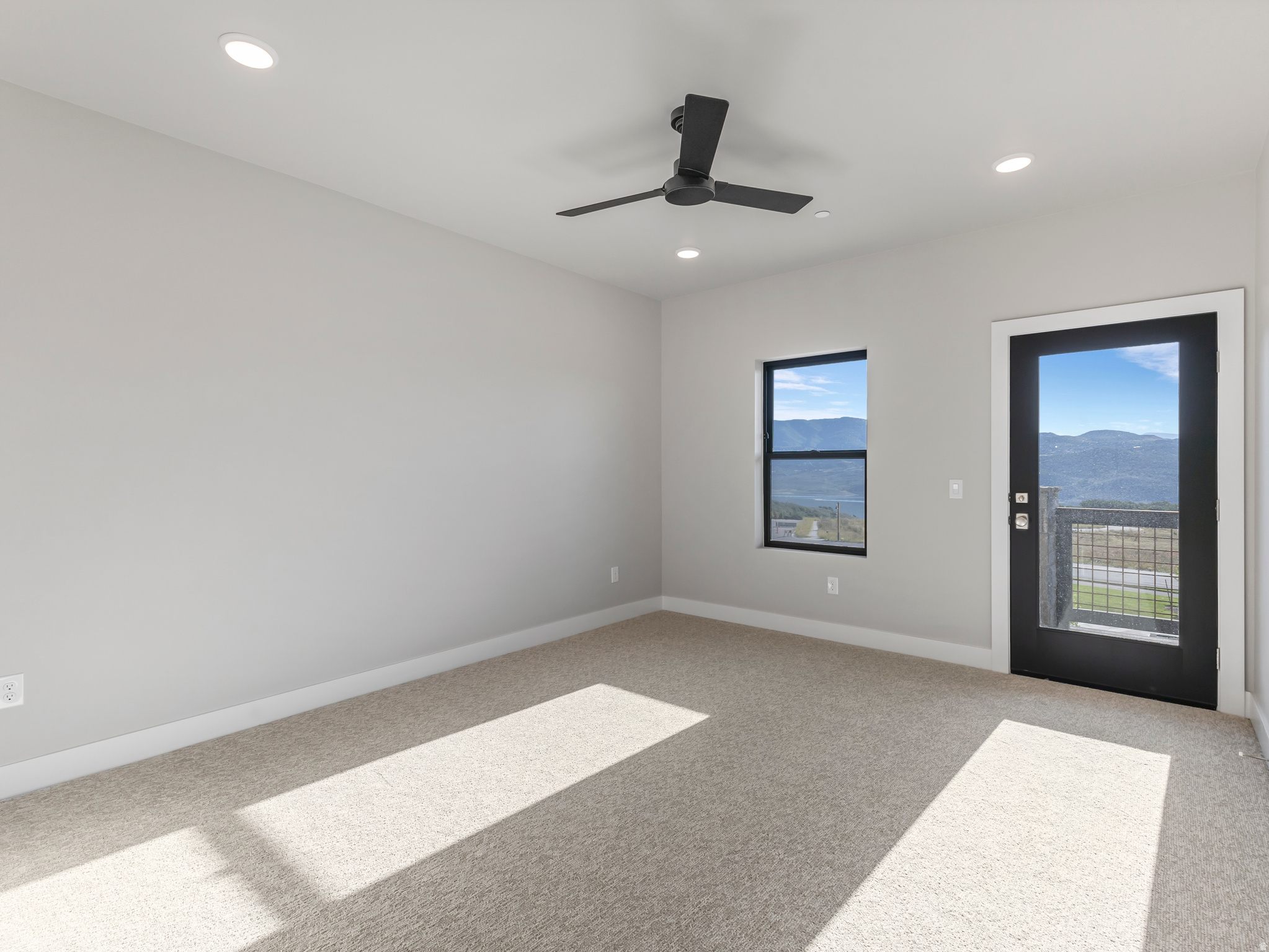 MAYFLOWER LAKESIDE - Residential