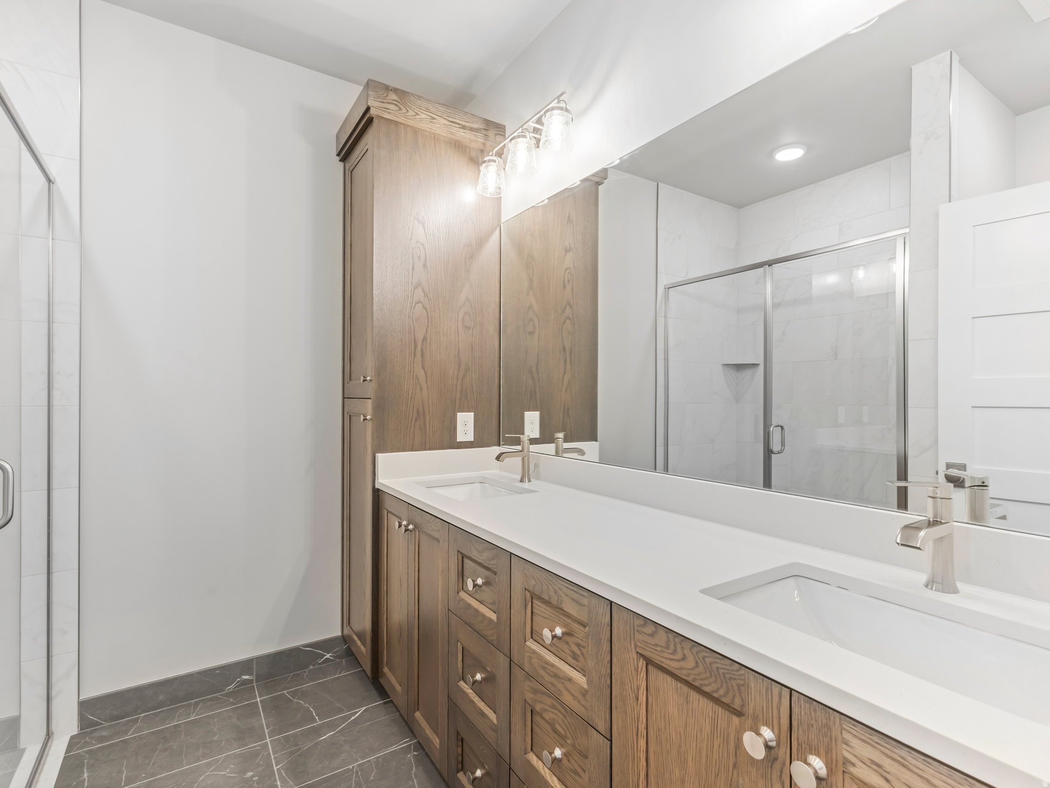 MAYFLOWER LAKESIDE - Residential