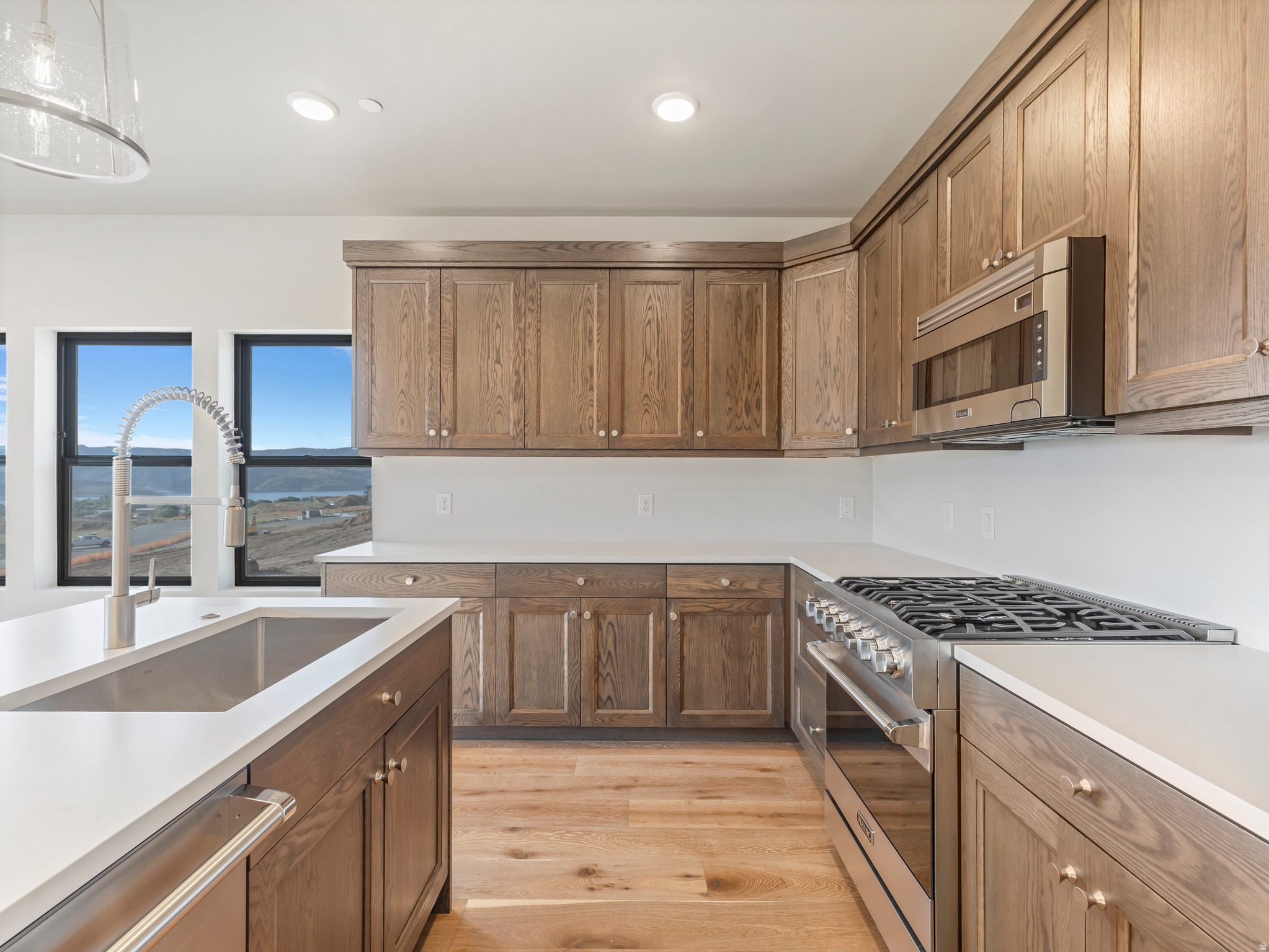 MAYFLOWER LAKESIDE - Residential