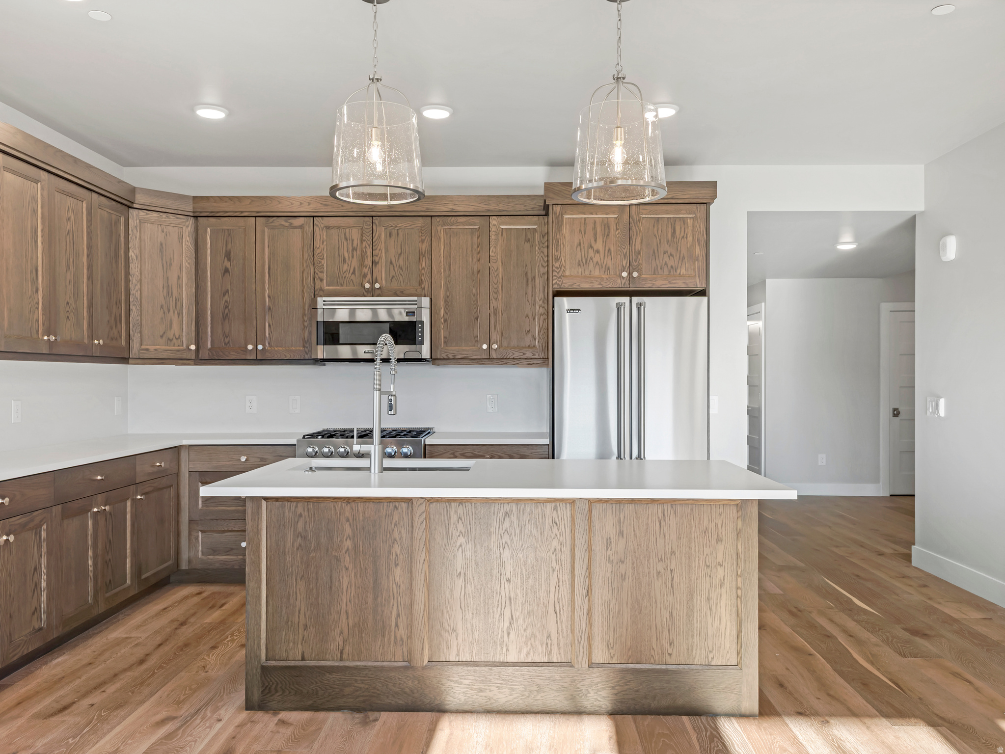 MAYFLOWER LAKESIDE - Residential