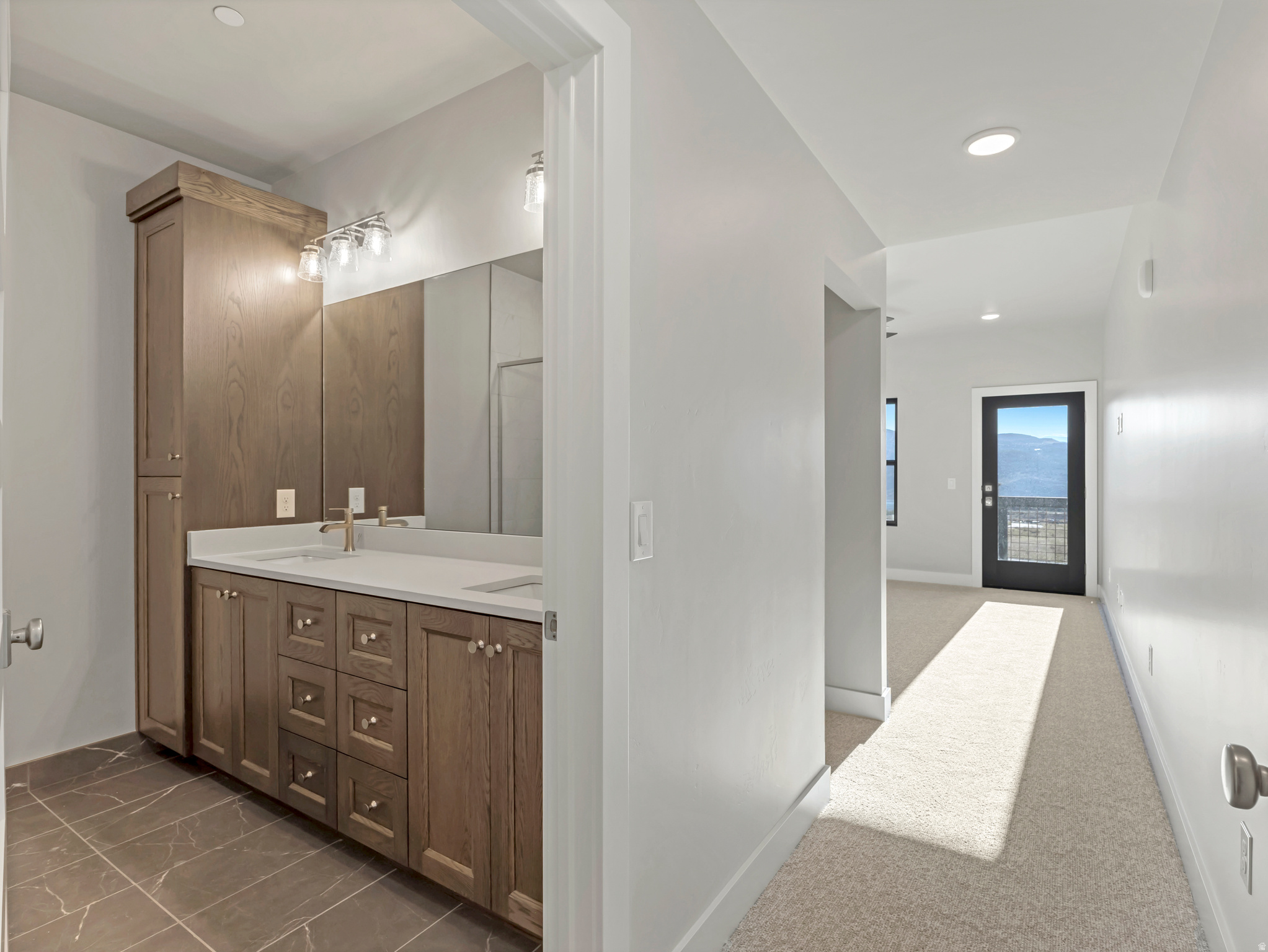 MAYFLOWER LAKESIDE - Residential