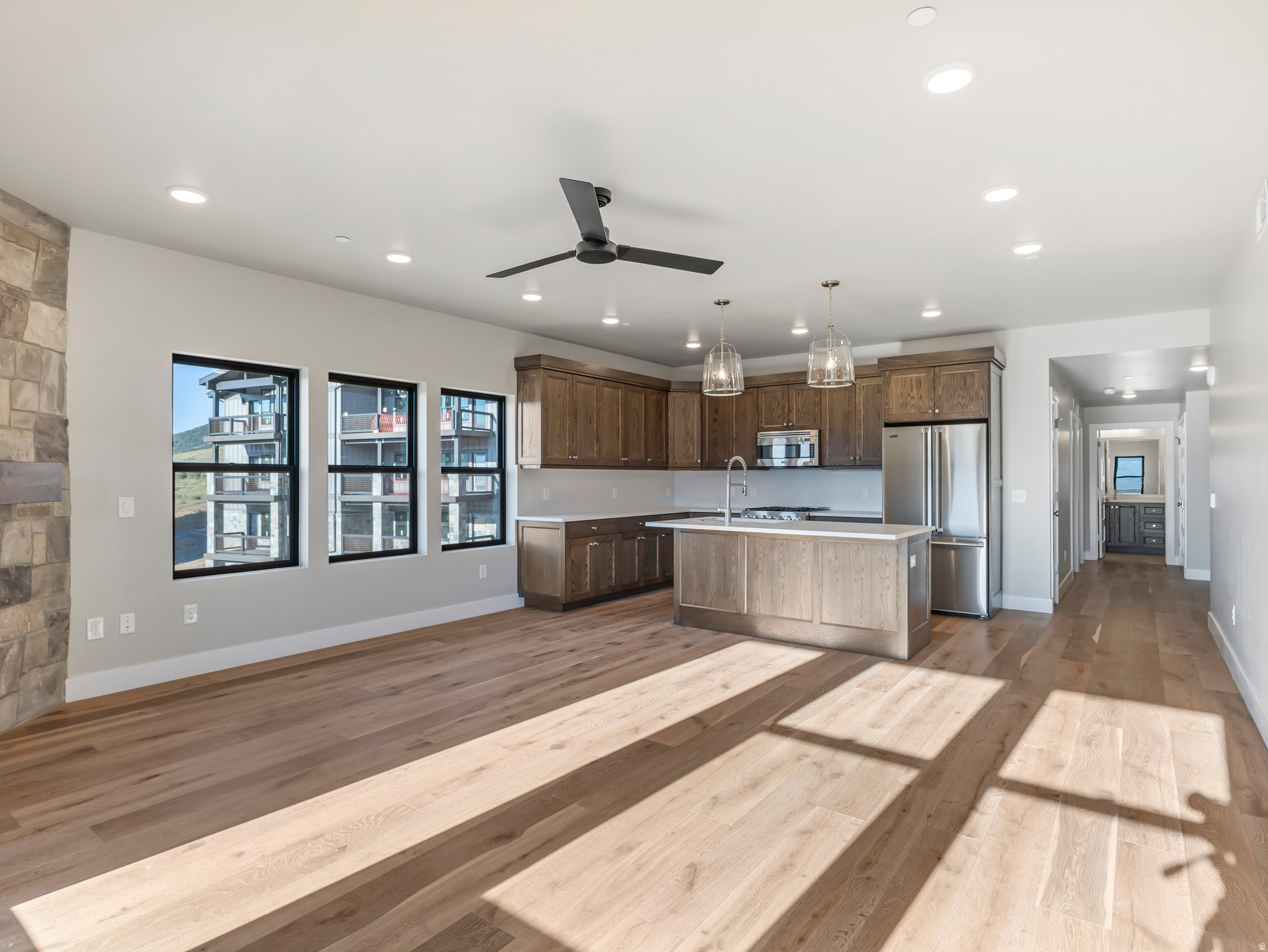MAYFLOWER LAKESIDE - Residential