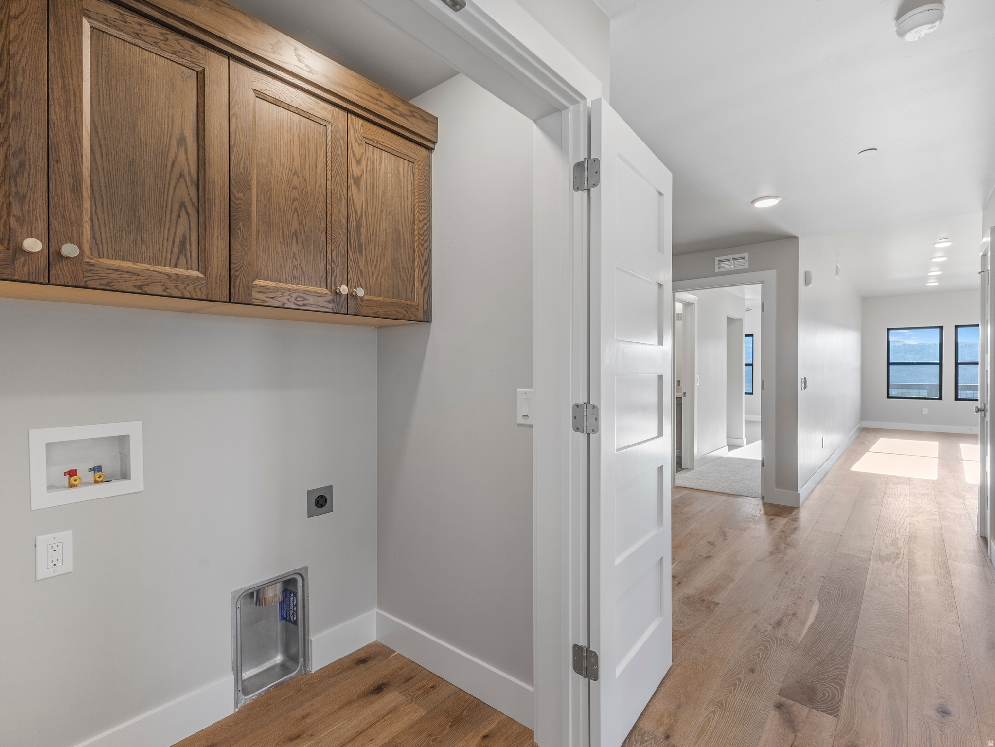 MAYFLOWER LAKESIDE - Residential