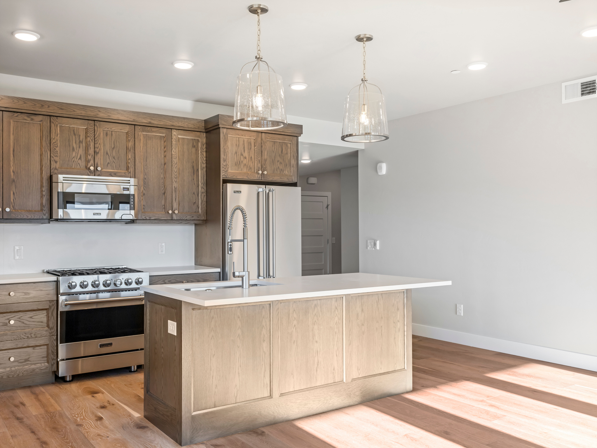 MAYFLOWER LAKESIDE - Residential