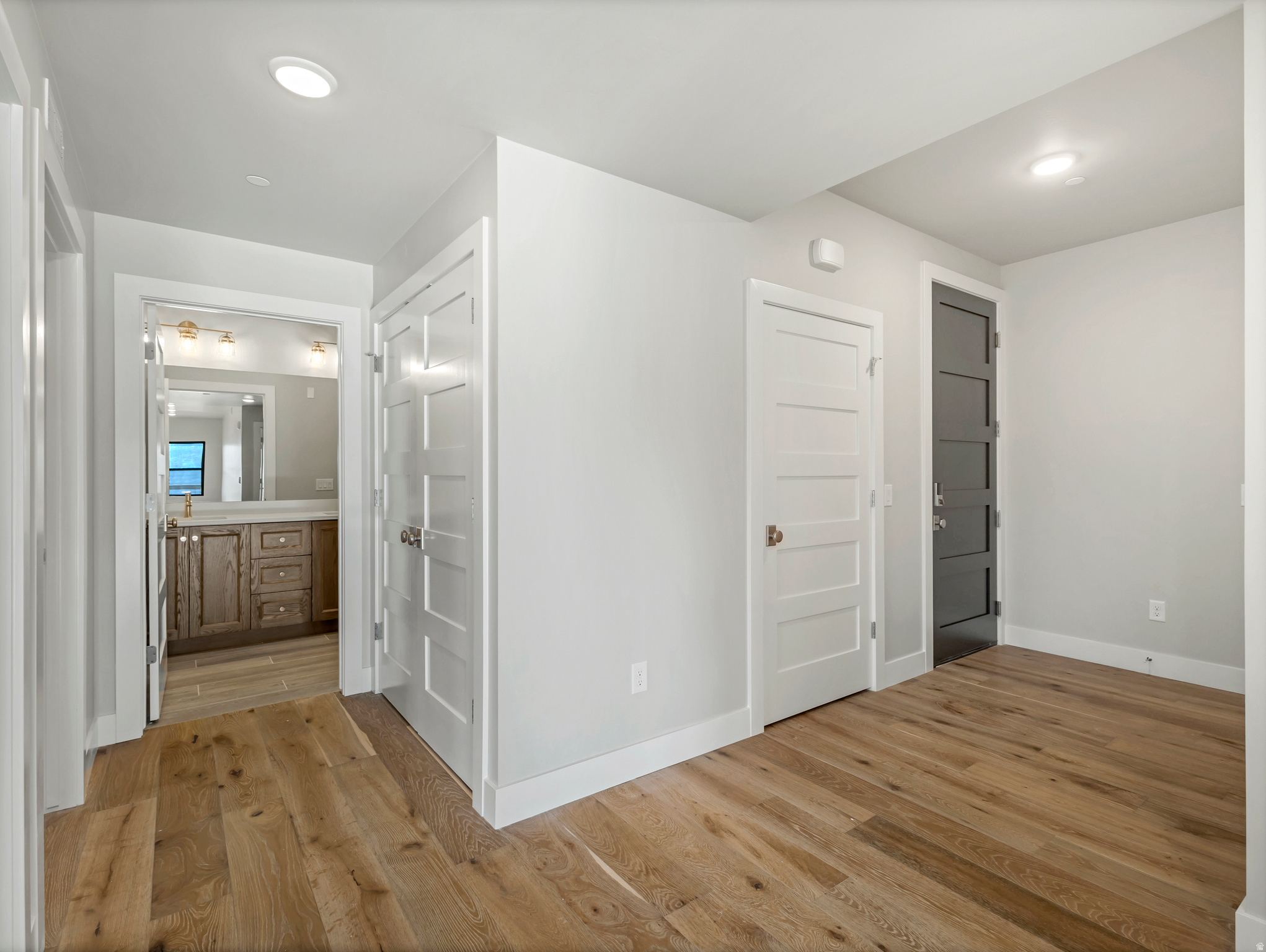 MAYFLOWER LAKESIDE - Residential