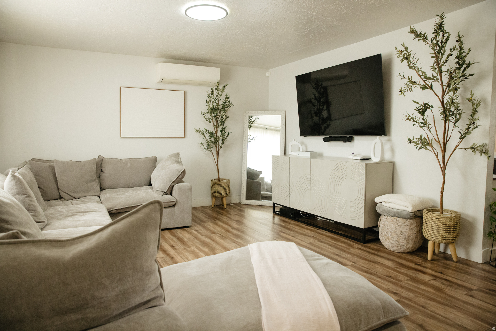 MANORLY COURT - Residential