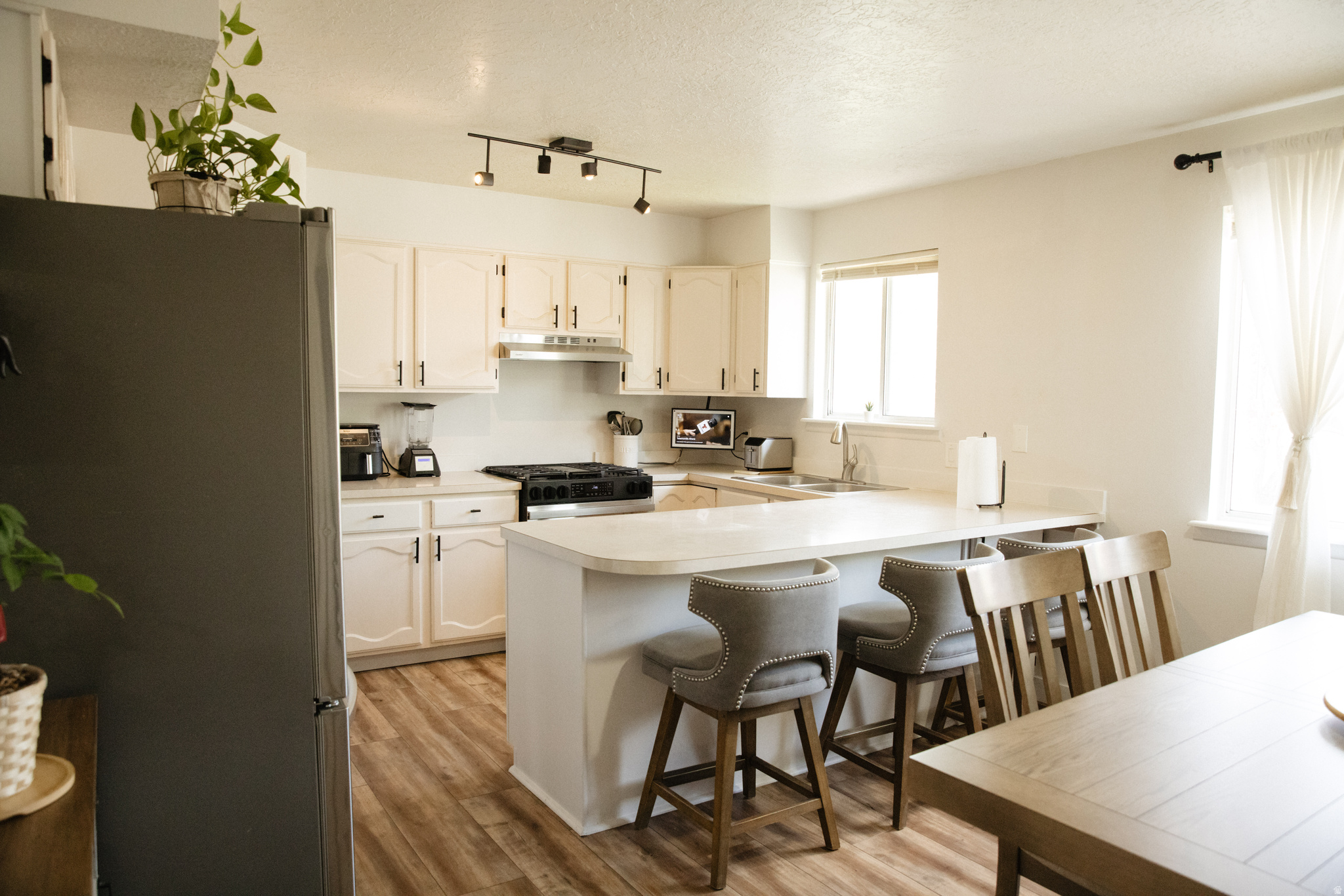 MANORLY COURT - Residential