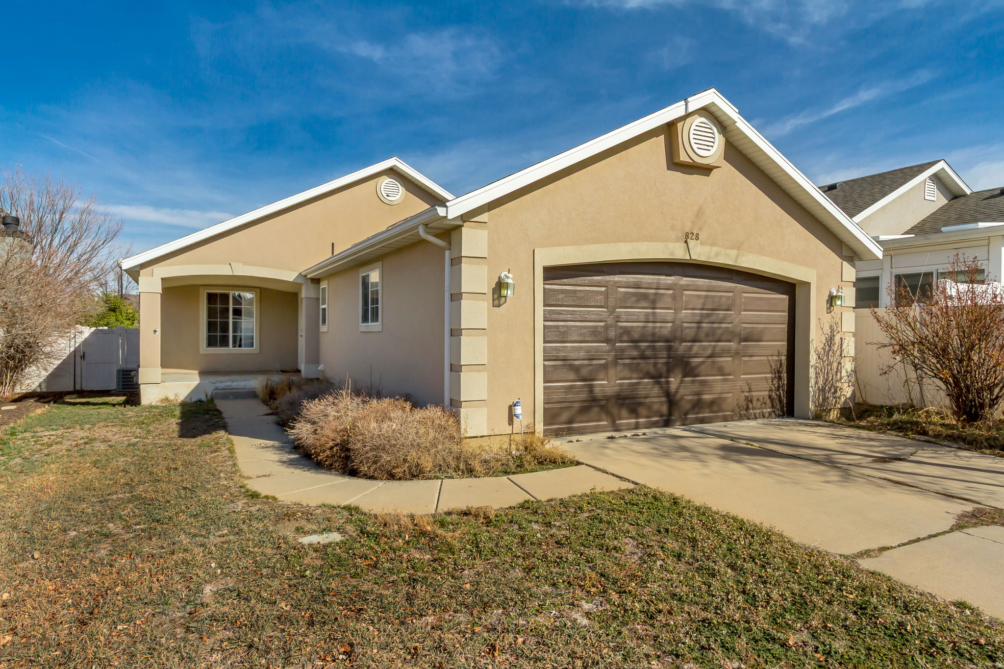 ***HUGE PRICE IMPROVEMENT!!!*** Enjoy easy single level living in this open concept home with vaulted ceilings that enhances the light and airy atmosphere. Includes a reverse osmosis water purification system. Ideally located close to golf courses with quick access to freeway, making commuting and recreation effortless.
