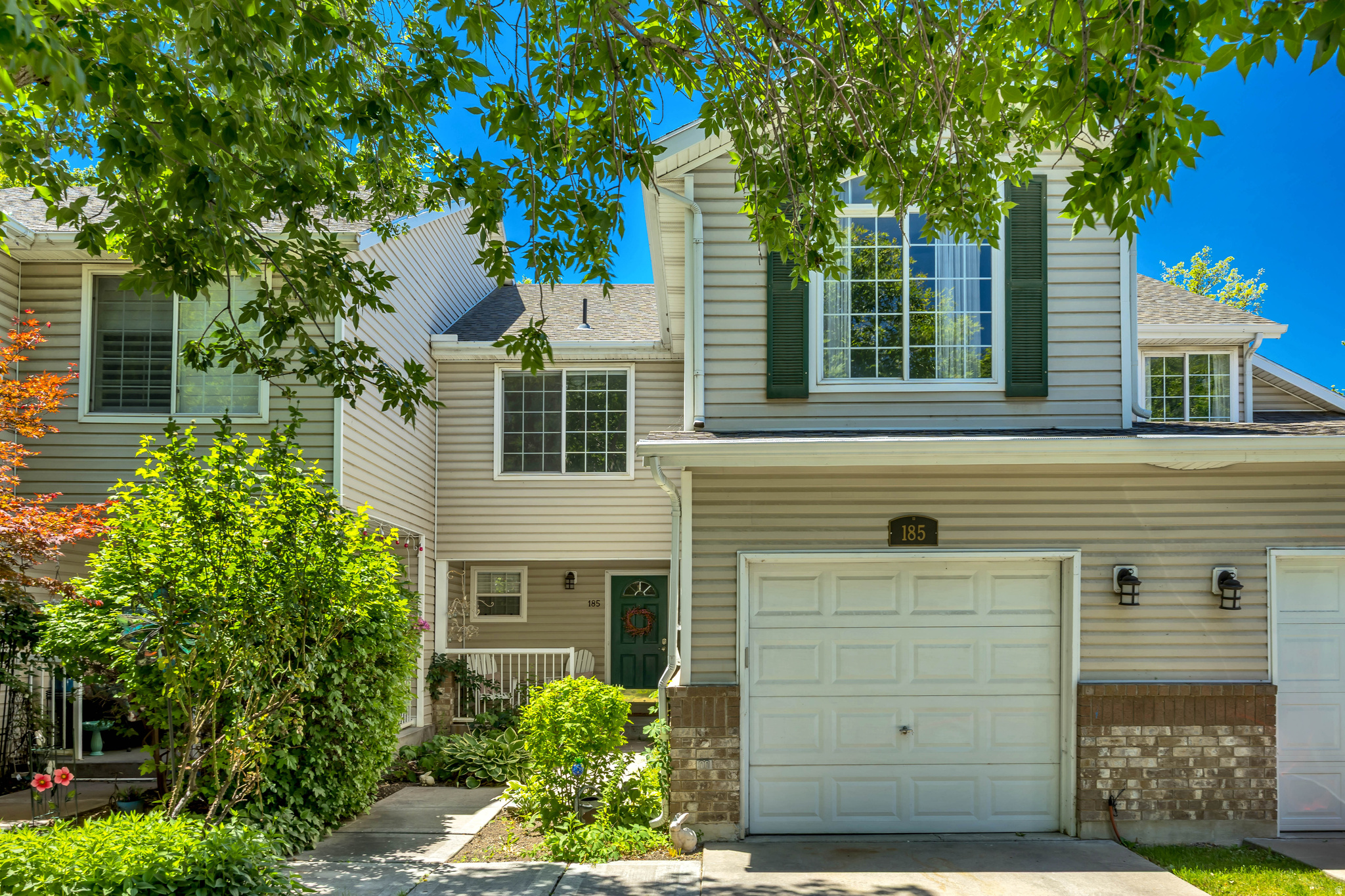 COUNTRY COTTAGES - Residential