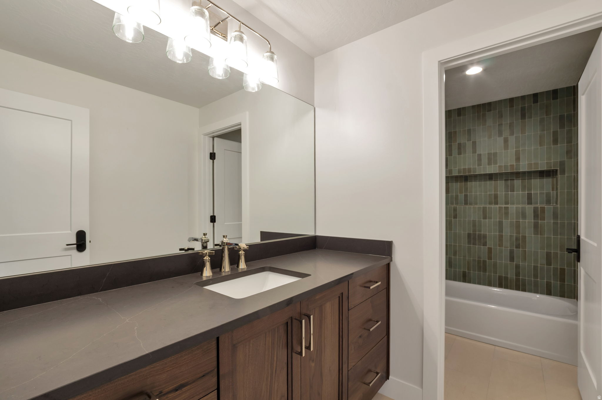 EASTRIDGE ESTATES - Residential