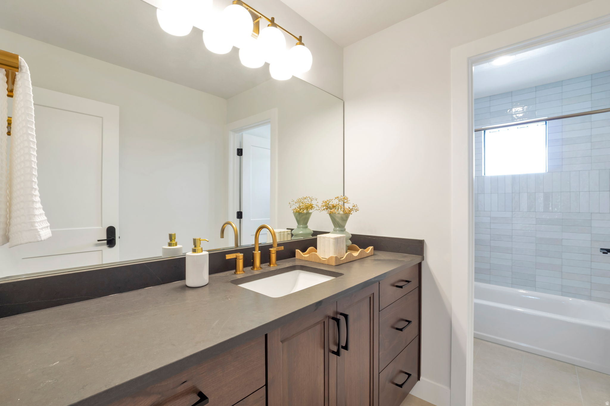 EASTRIDGE ESTATES - Residential