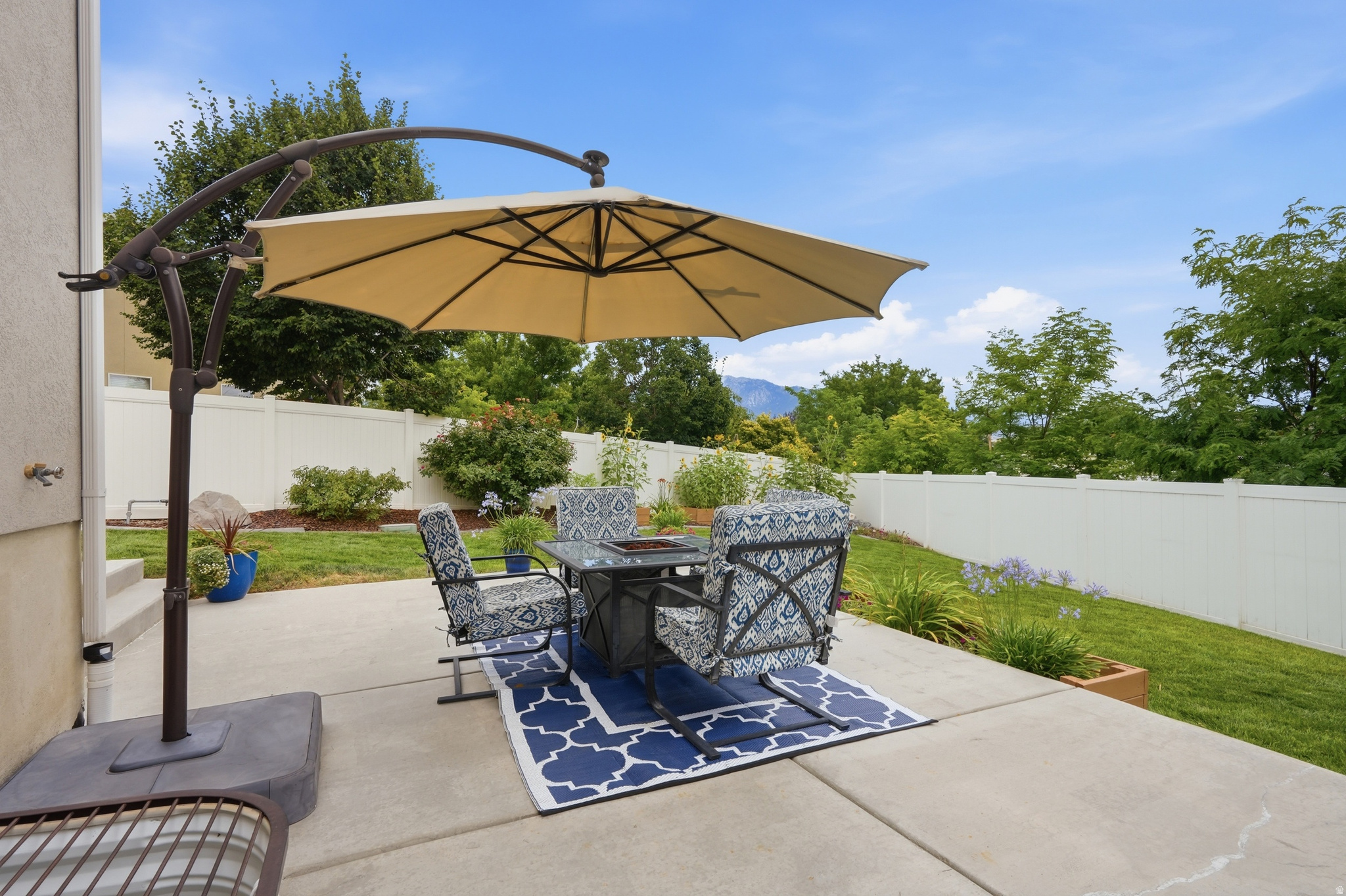 MEADOWS - Residential