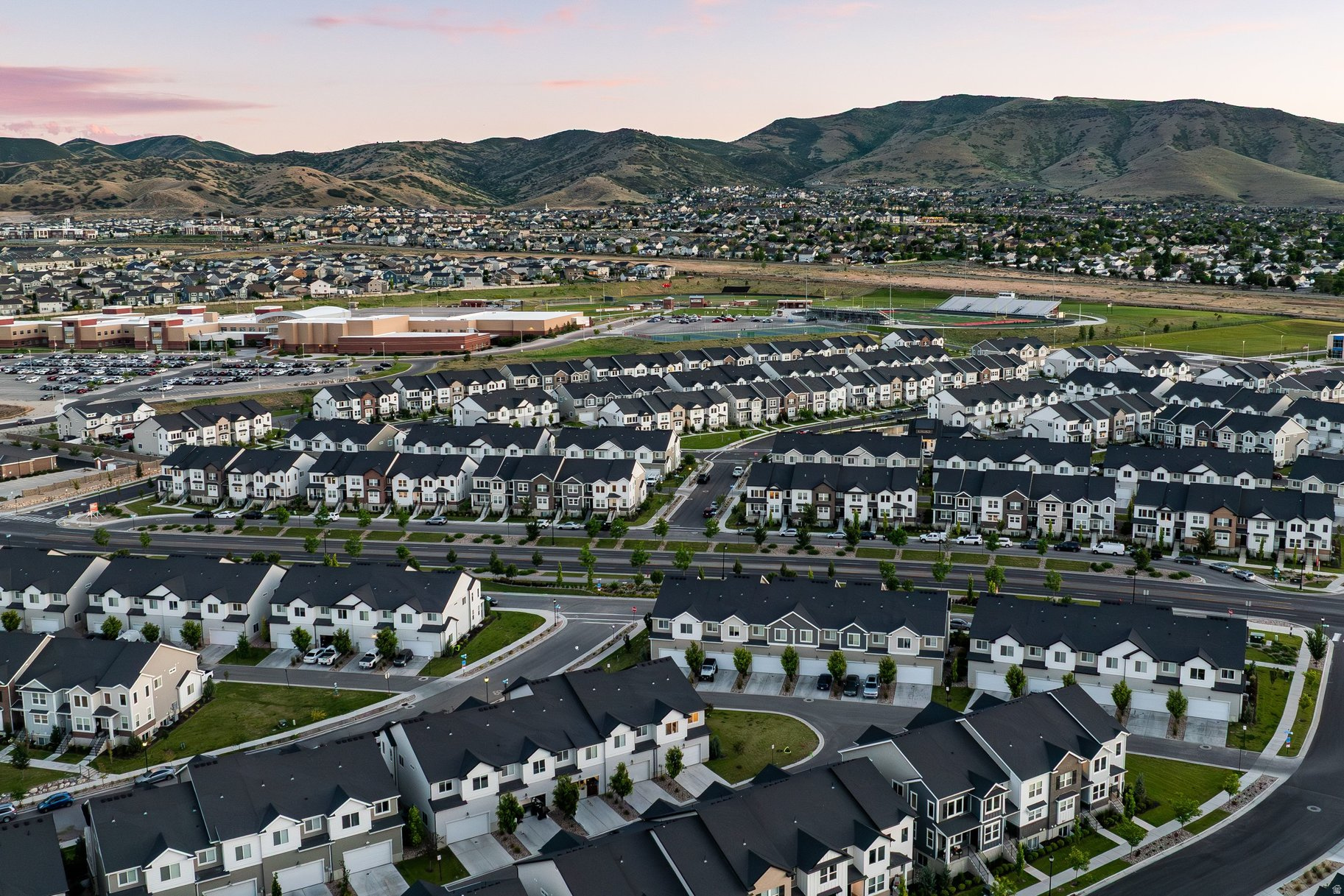 MOUNTAIN RIDGE - Residential