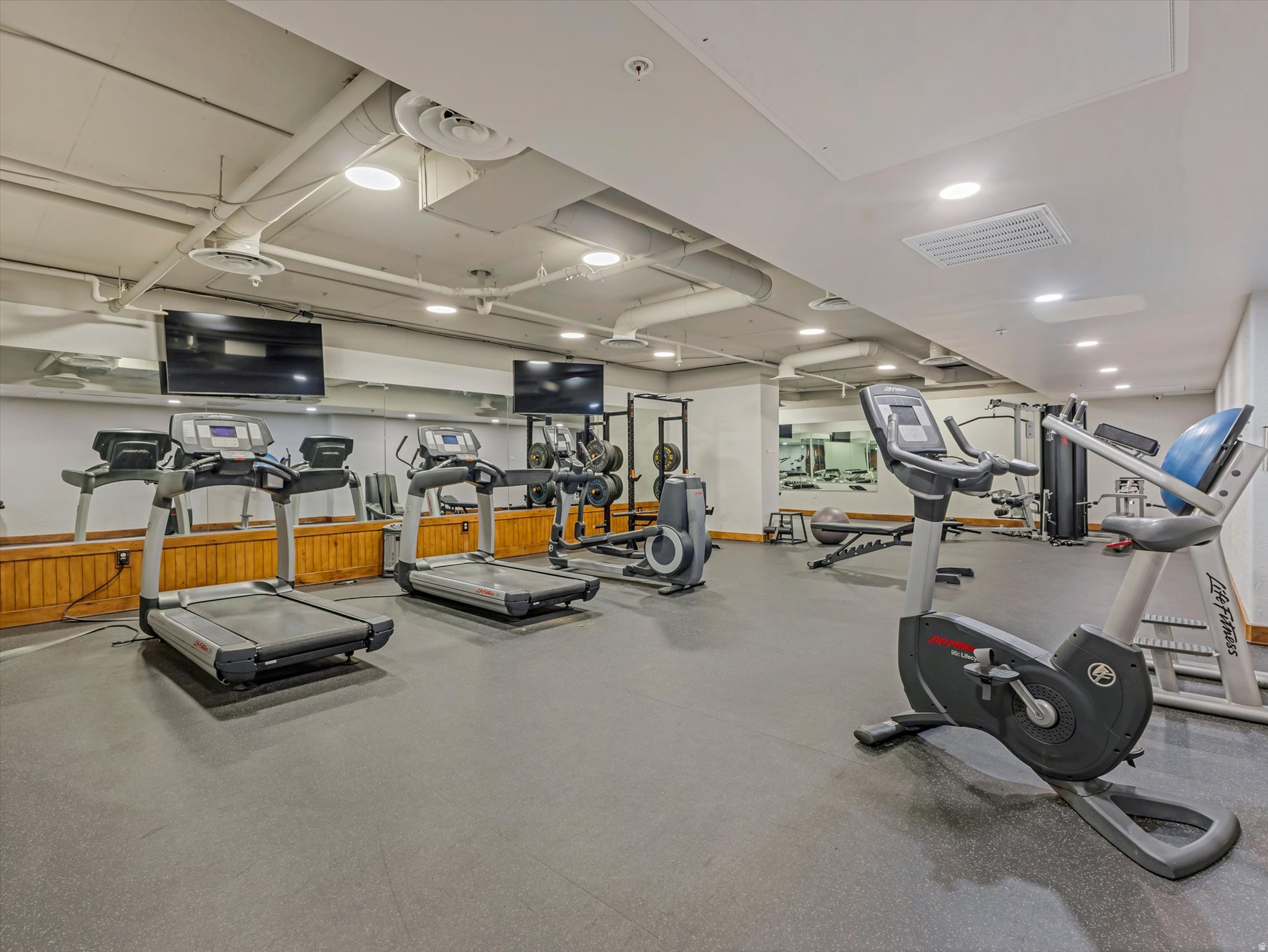 SILVERADO LODGE - Residential Lease
