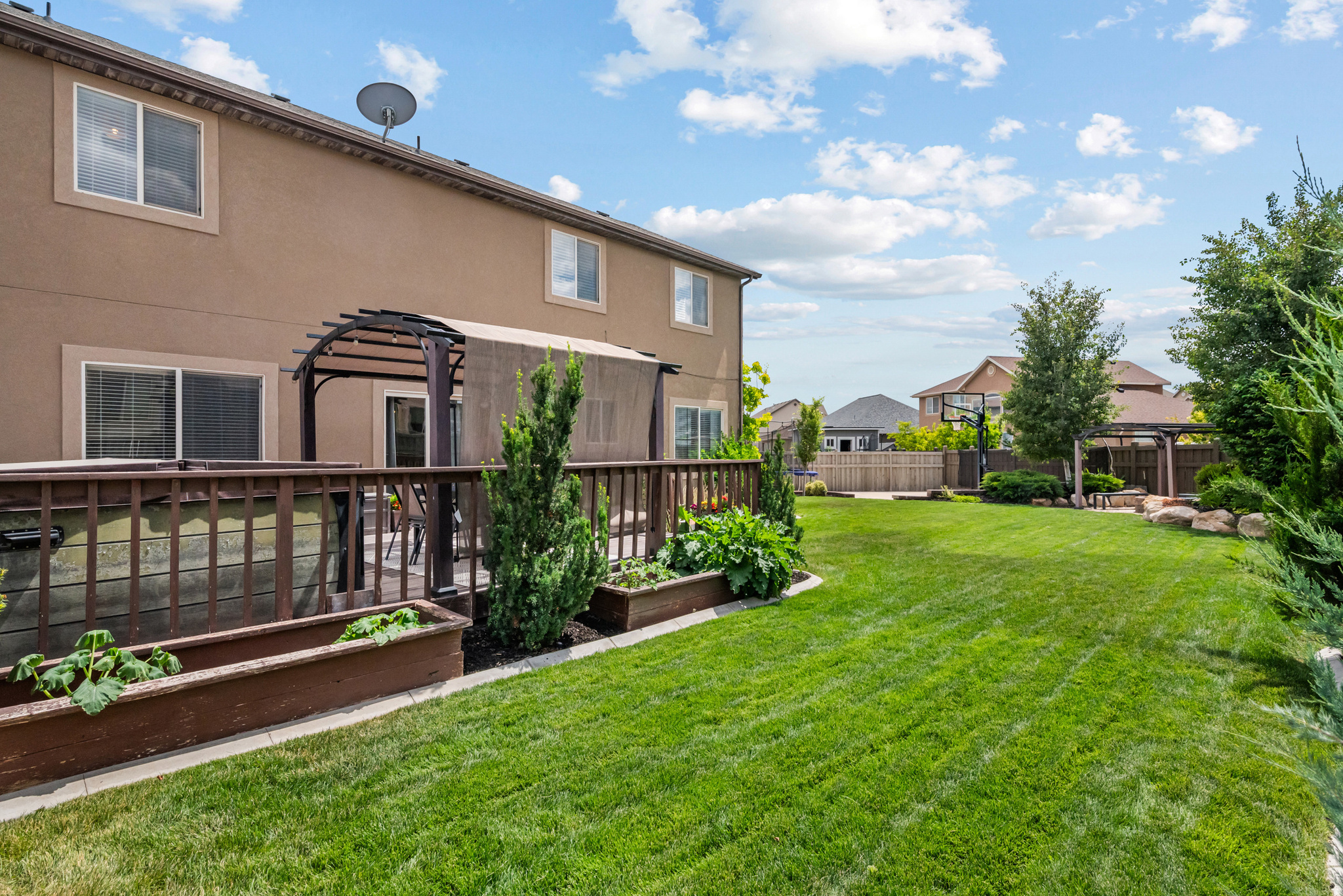 HIGHLANDS ON THE GREEN - Residential