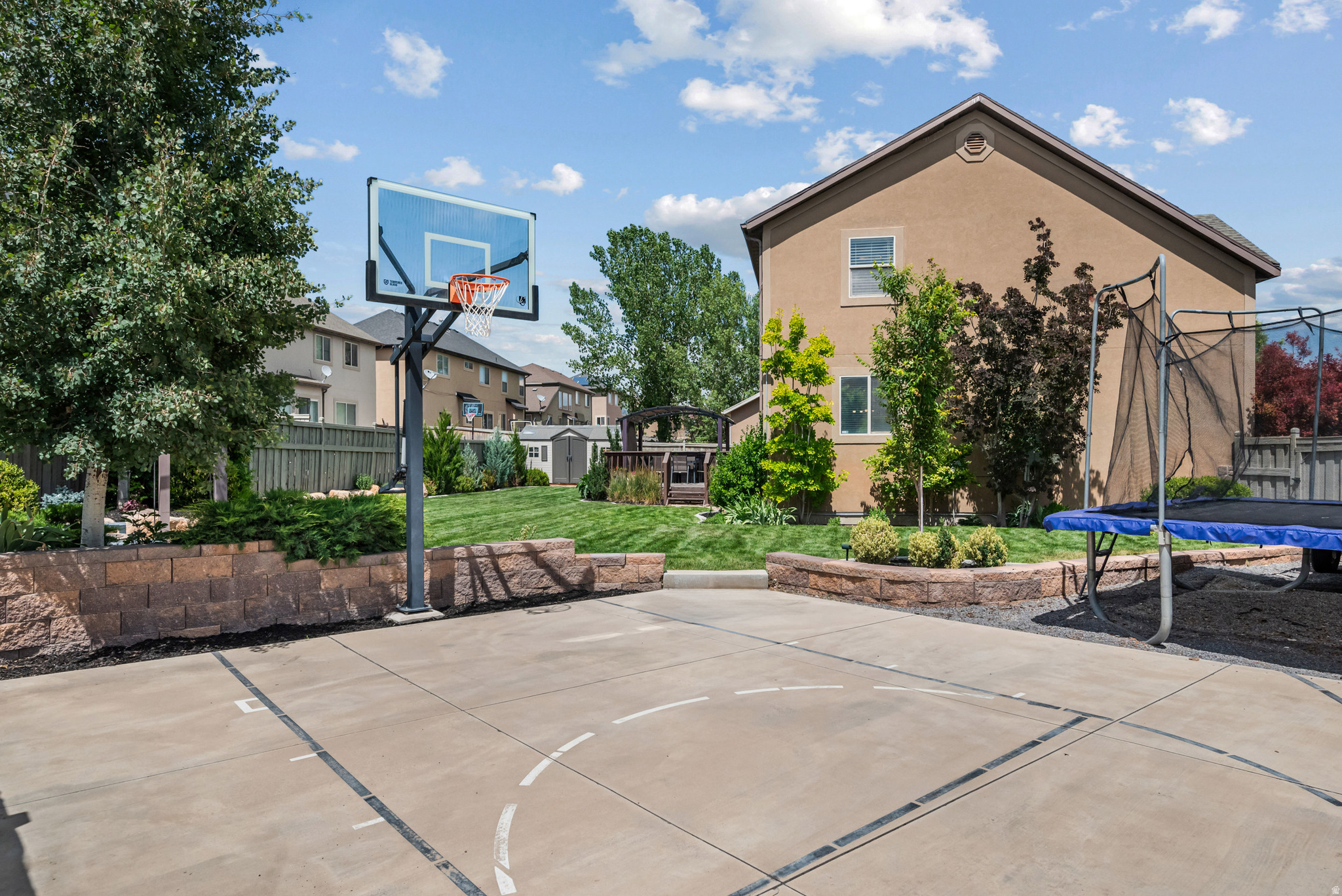 HIGHLANDS ON THE GREEN - Residential