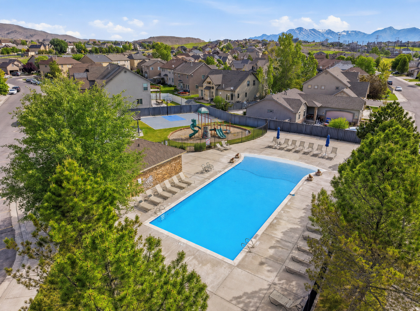 HIGHLANDS ON THE GREEN - Residential