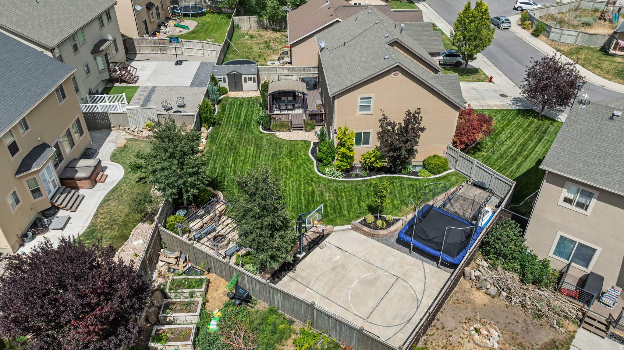 HIGHLANDS ON THE GREEN - Residential