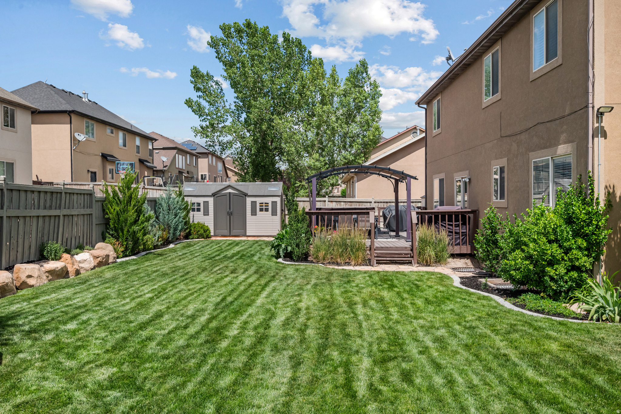 HIGHLANDS ON THE GREEN - Residential