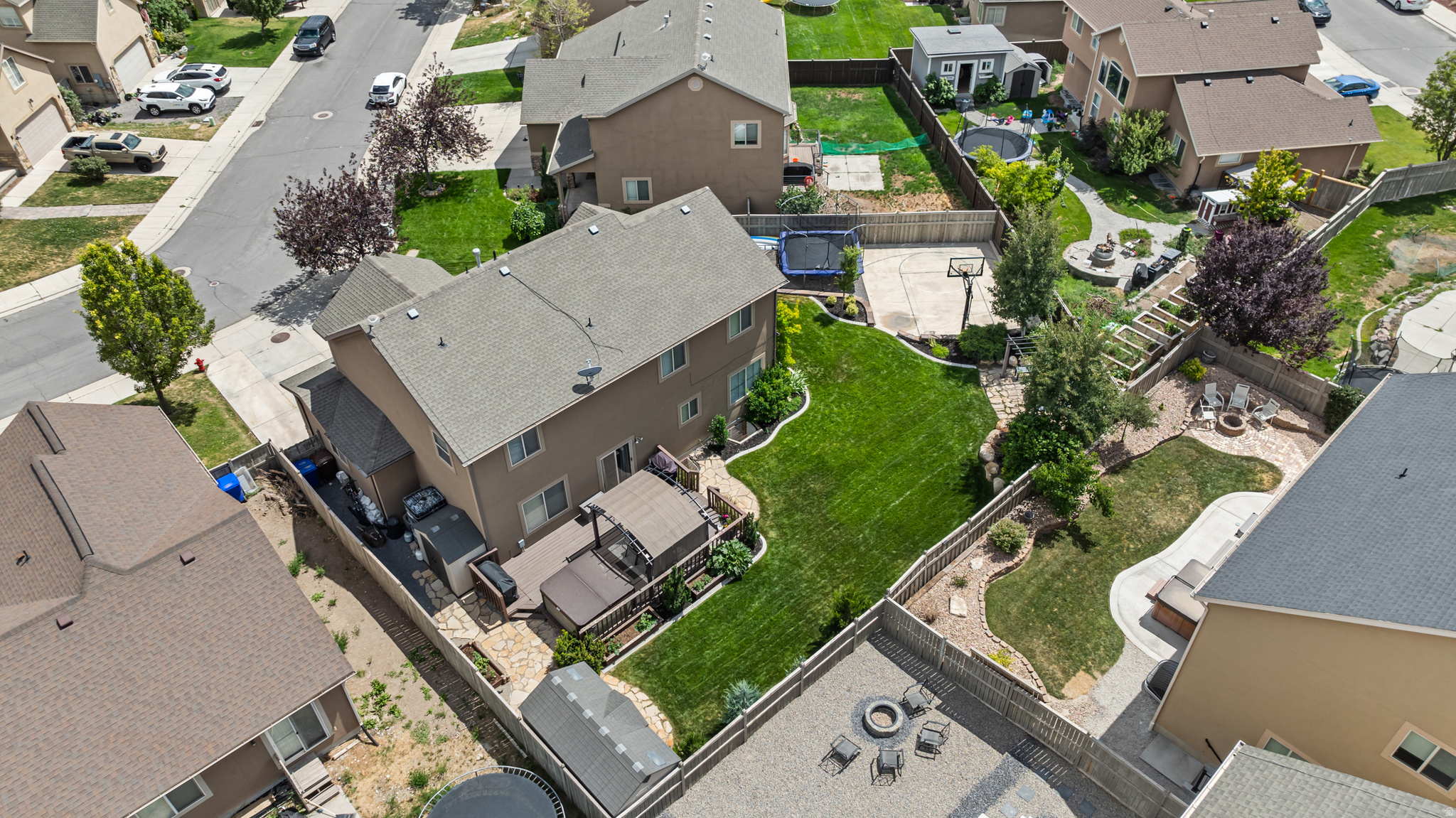 HIGHLANDS ON THE GREEN - Residential
